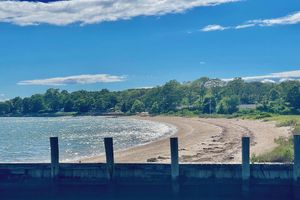 Alquiler Vacacional - 'The Gate House'on Beach front Estate with Dockage. Walk to Village .