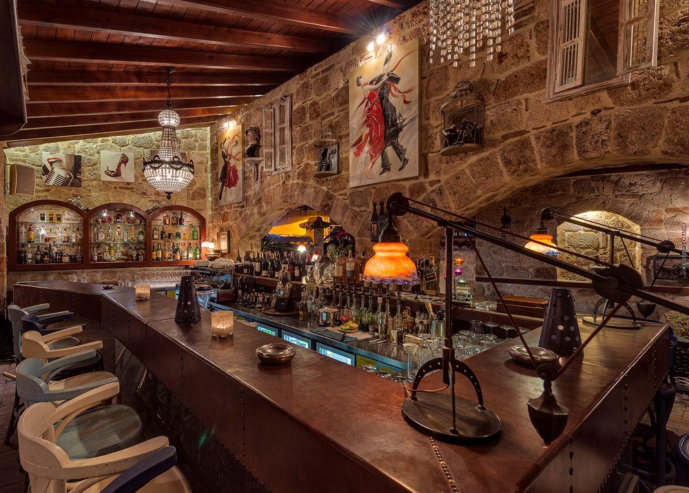 Bar/Salón Tuvana