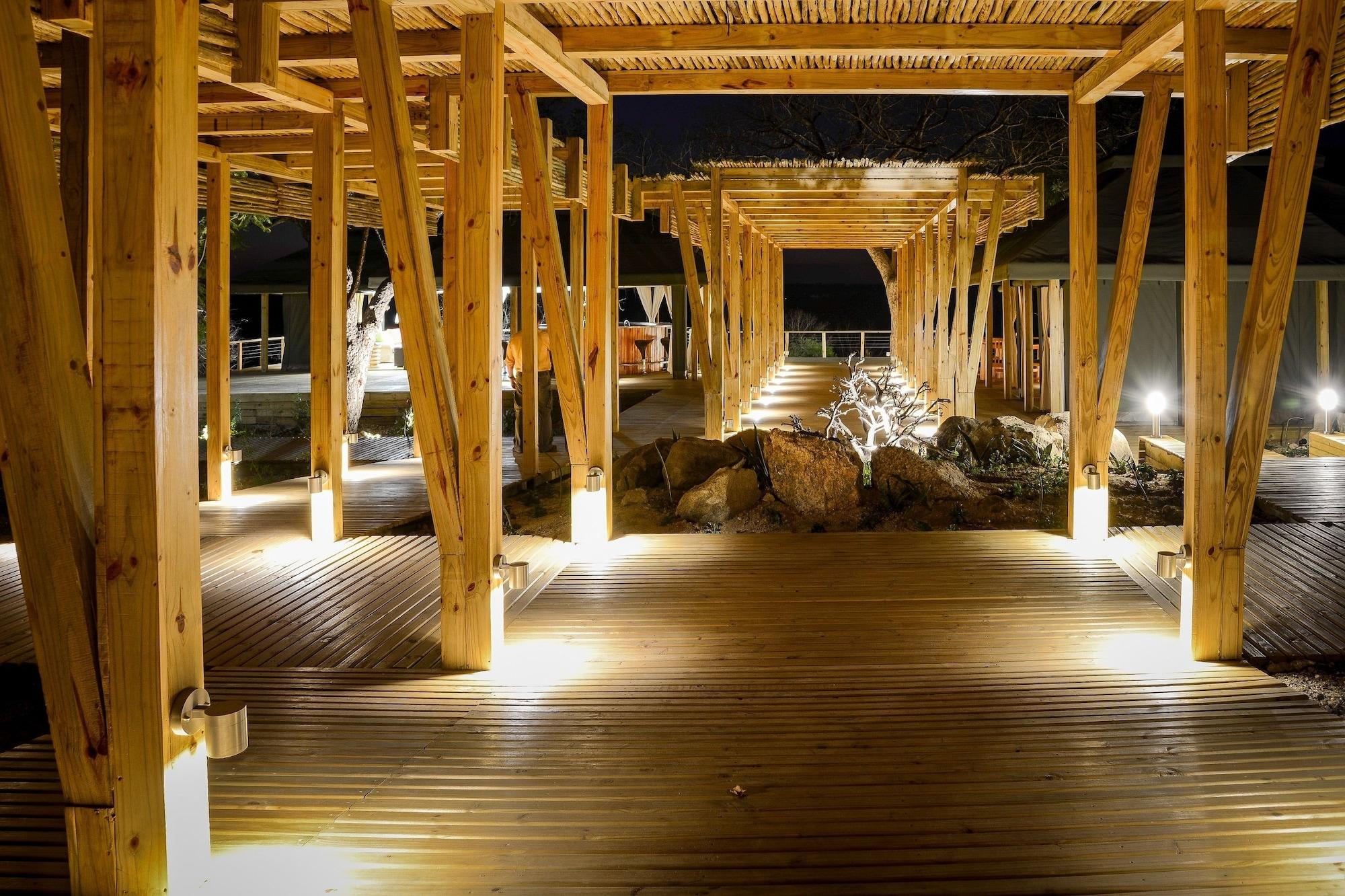 Vista Exterior Simbavati Hilltop Lodge