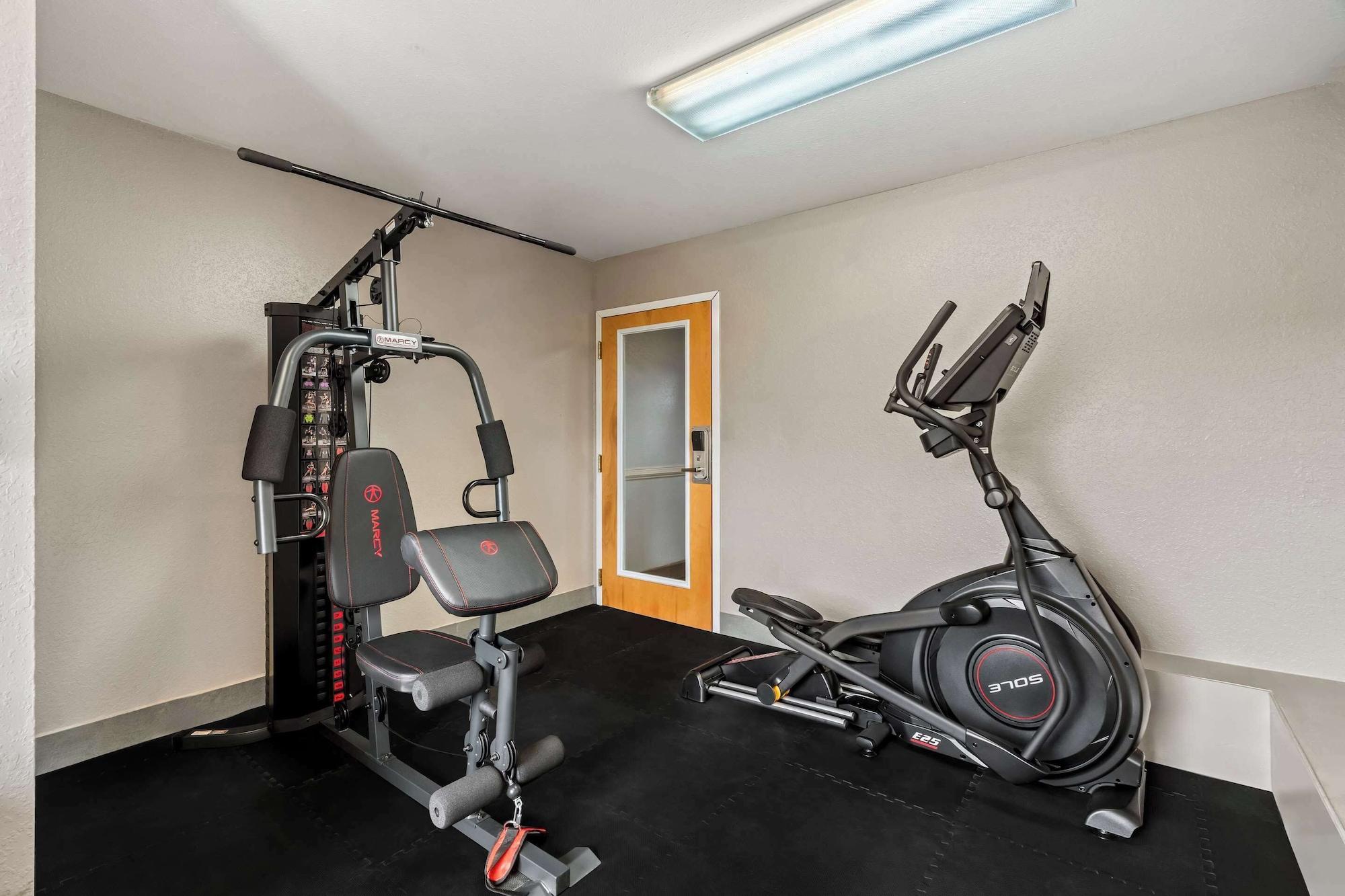 Gimnasio Quality Inn & Suites