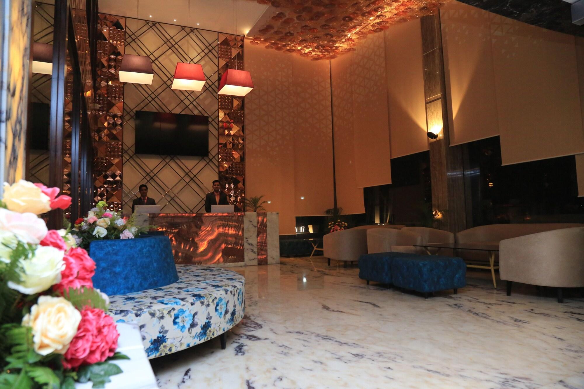 Vista do lobby PRISTINE HOTEL