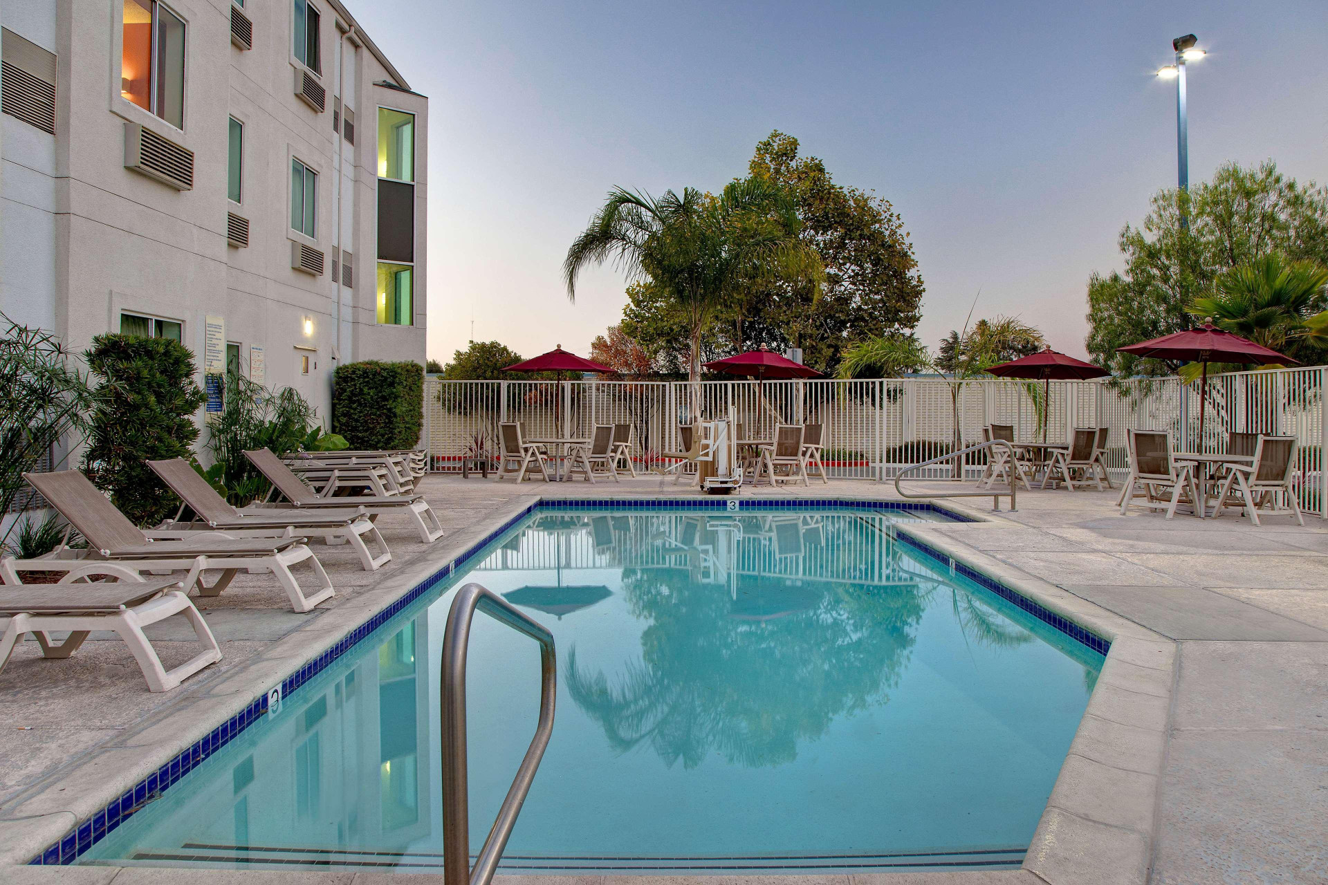 Vista Piscina Motel 6 Gilroy, CA