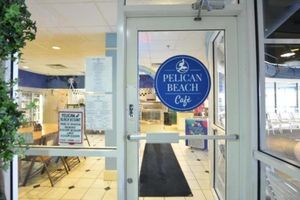 Alquiler Vacacional - BEACHFRONT - 250+ 5 star reviews - Remodeled - Tiki Bar - 3 Pools - 2 Hot Tubs