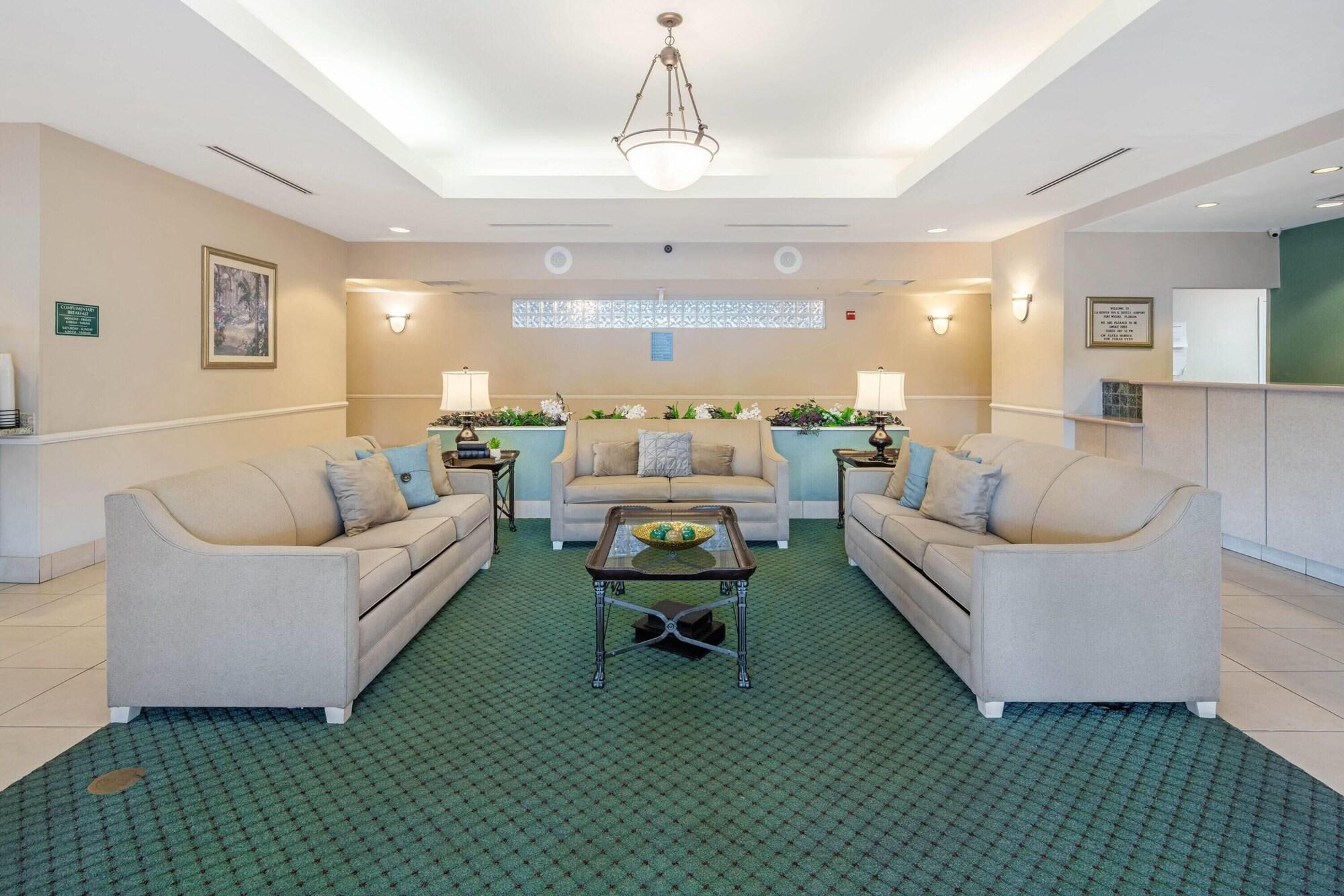 Vista Lobby La Quinta Inn and Suites Fort Myers I-75