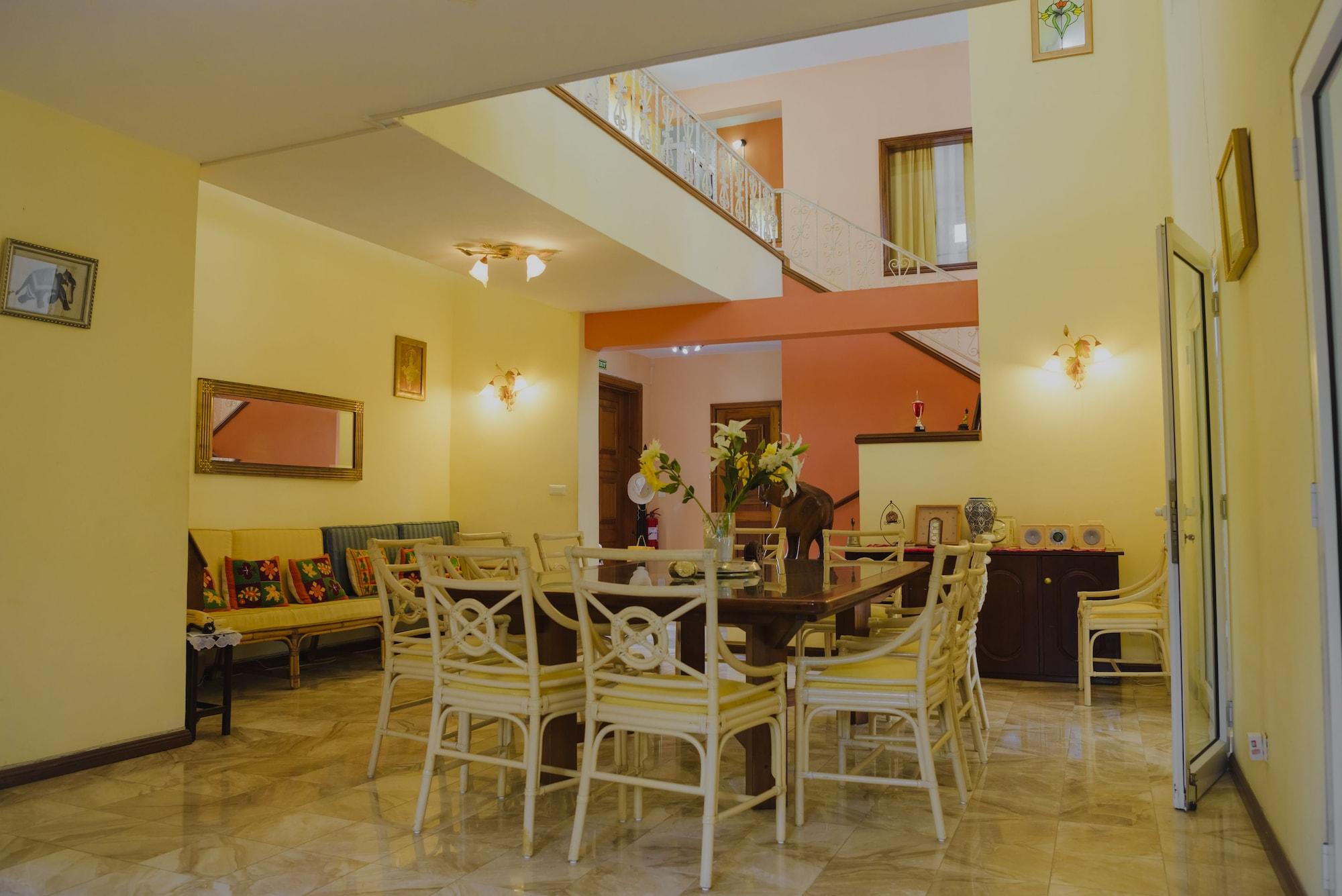 Vista Lobby Villa Radani