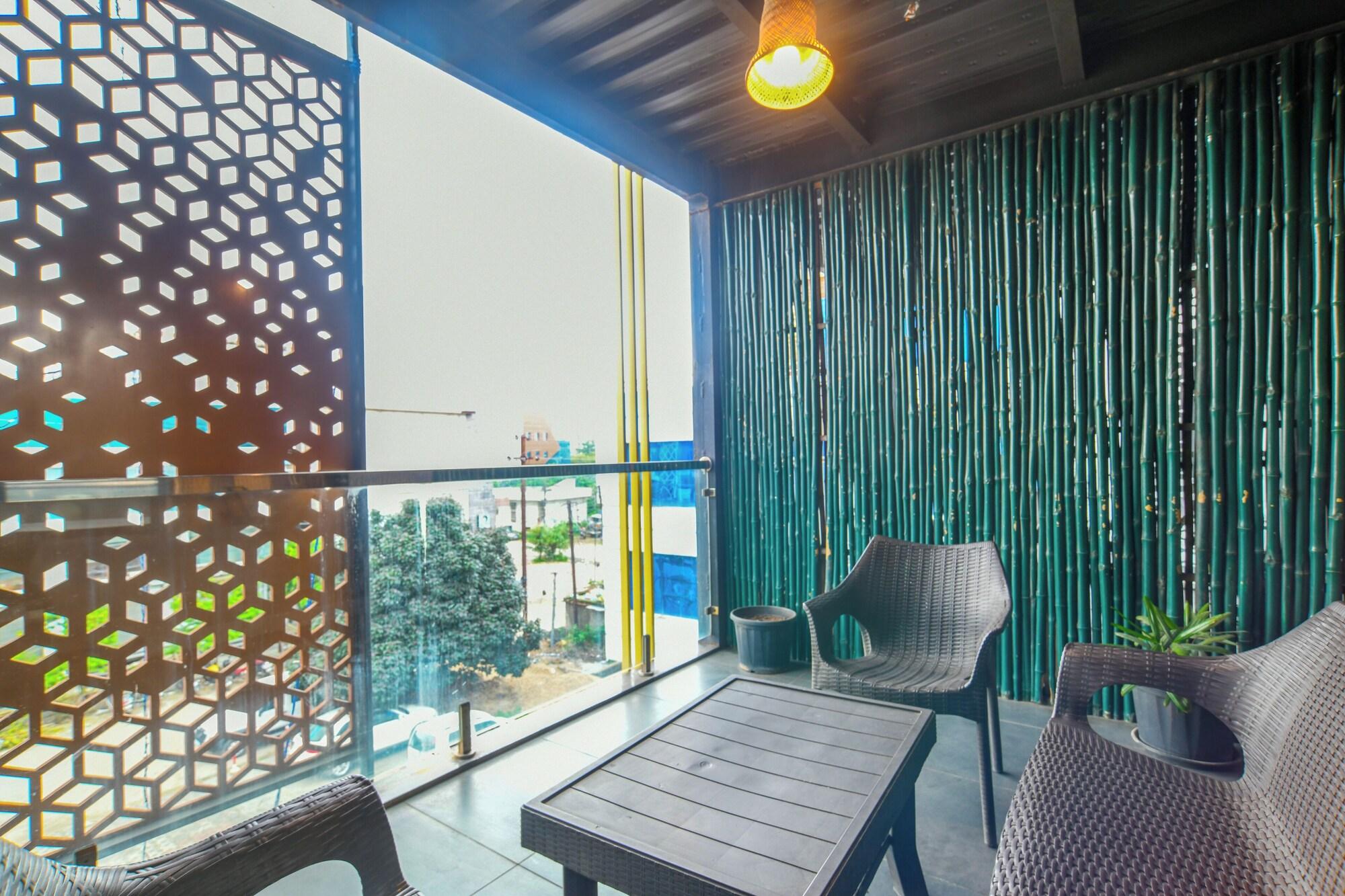 Vista Exterior Hotel Holiday