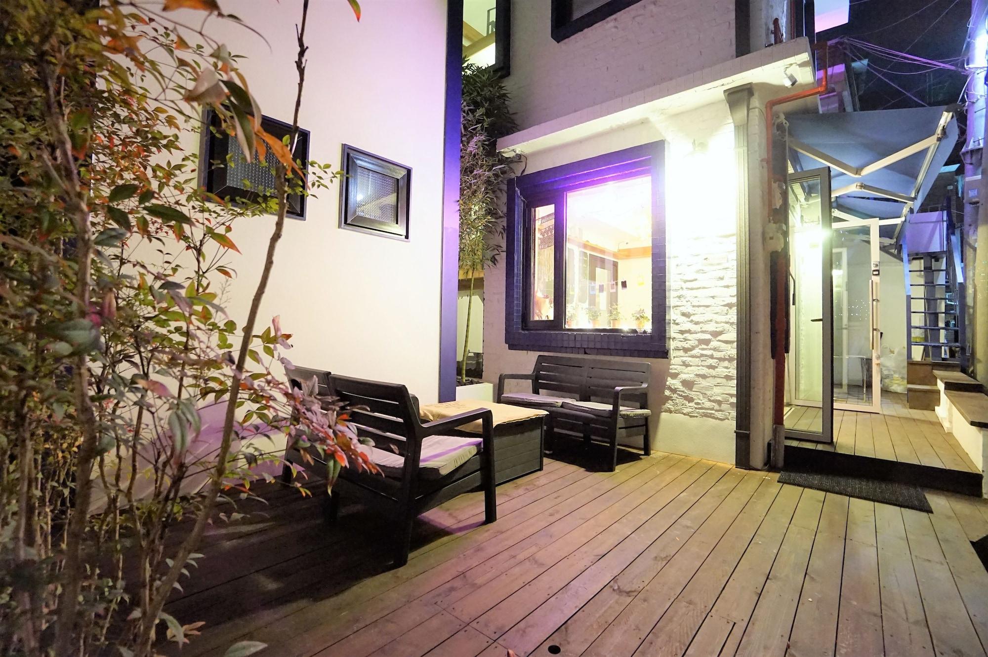 Vista Exterior Seoul Cube Ewha - Hostel