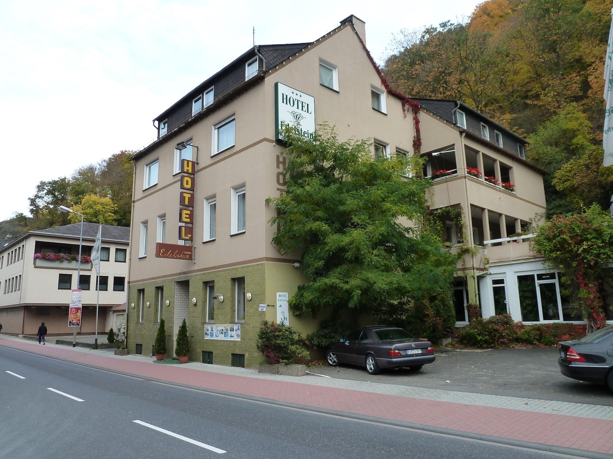 Varios Edelstein-Hotel