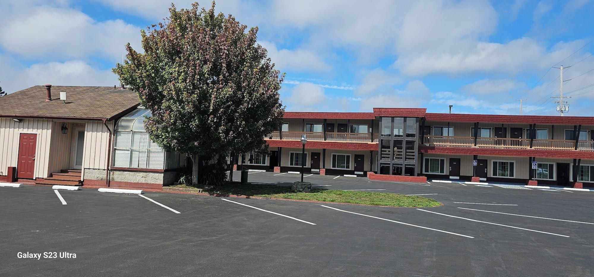 Varios North Coast Inn