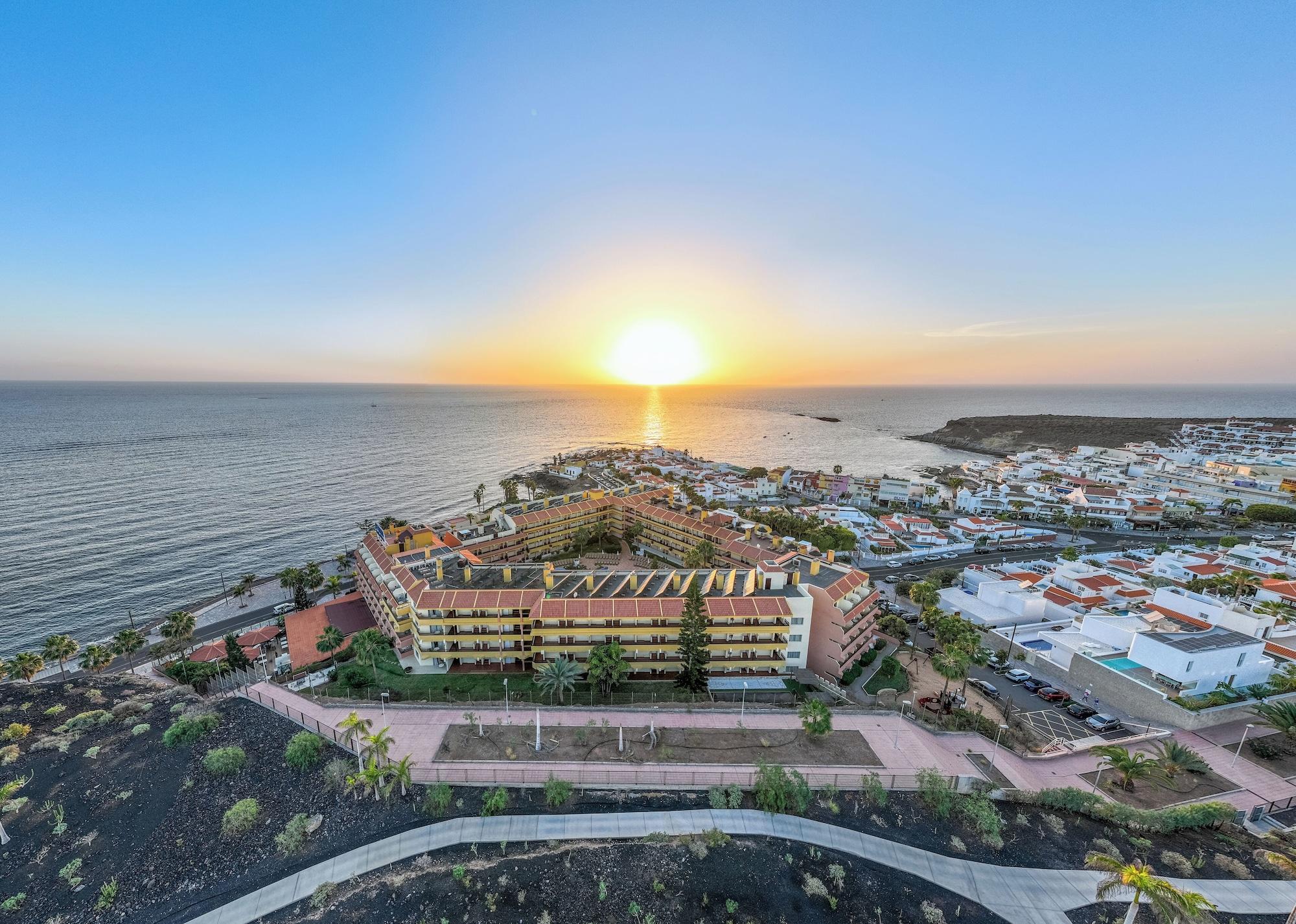 Vista Exterior Hovima Jardín Caleta