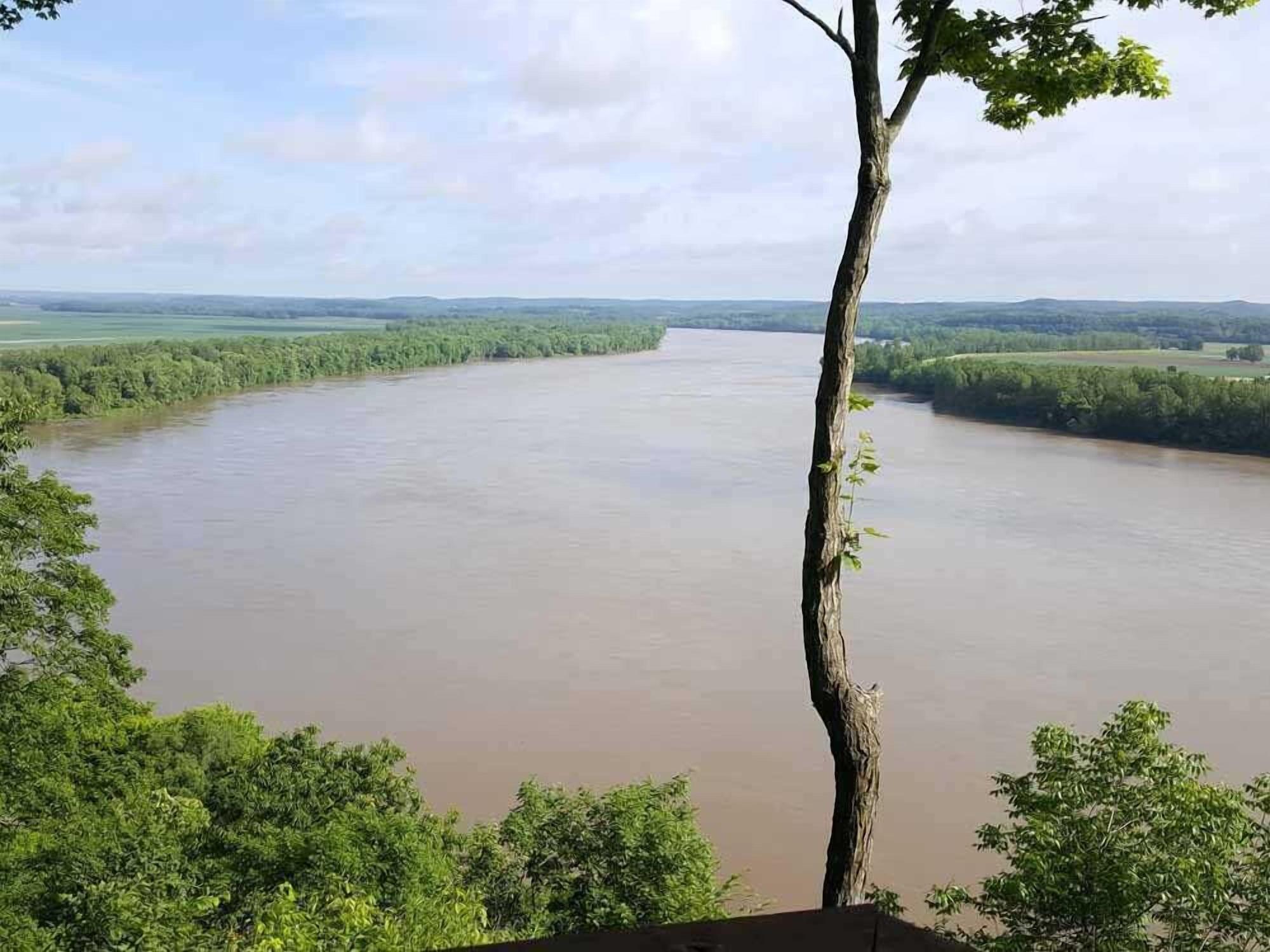 Varios Pinckney Bend Bed & Breakfast