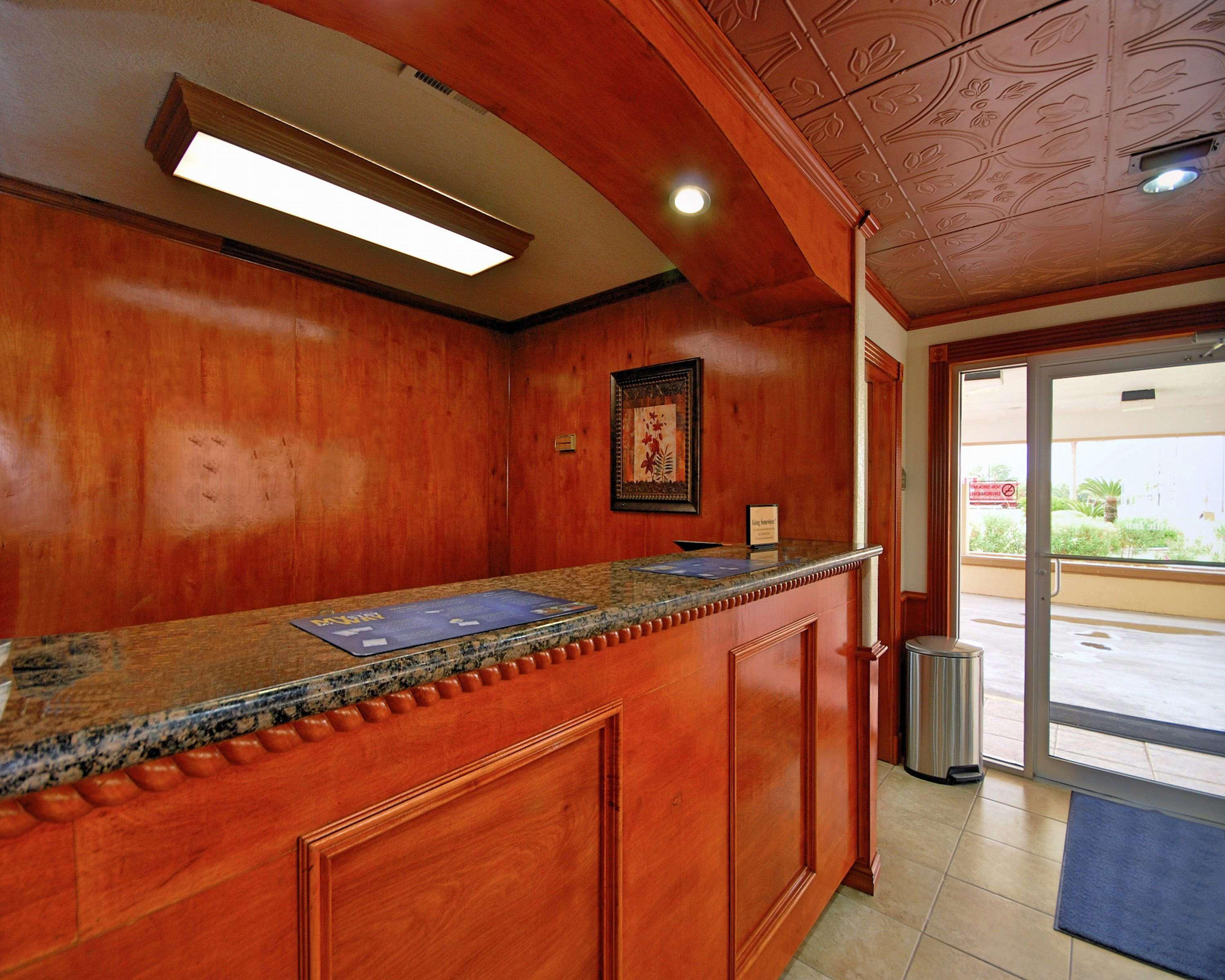 Vista Lobby Americas Best Value Inn Kingsville