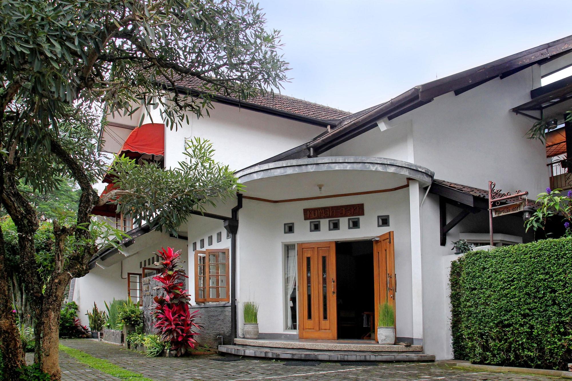 Vista Exterior Rumah Asri Bed And Breakfast