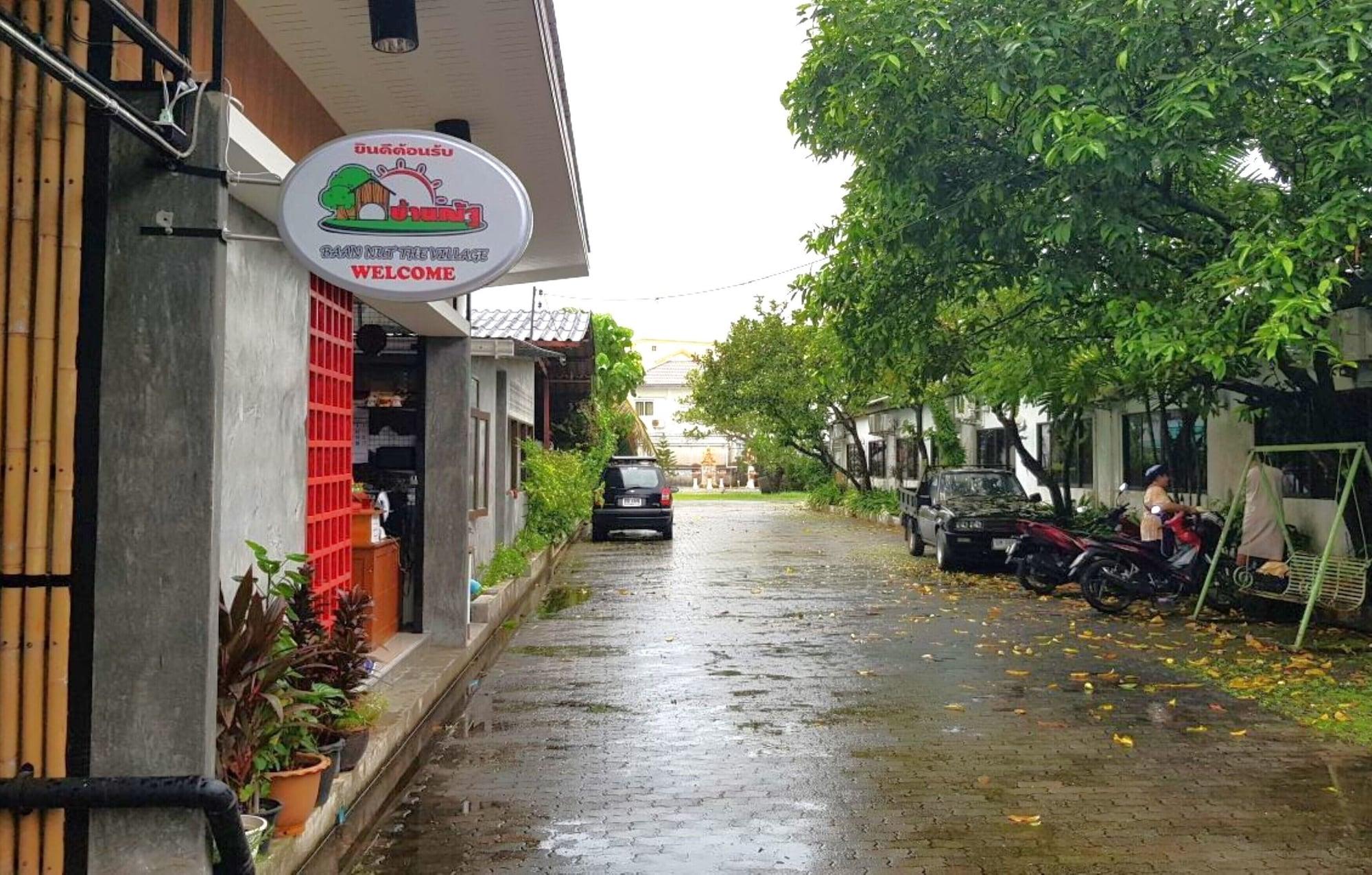 Varios Baan Nat The Village