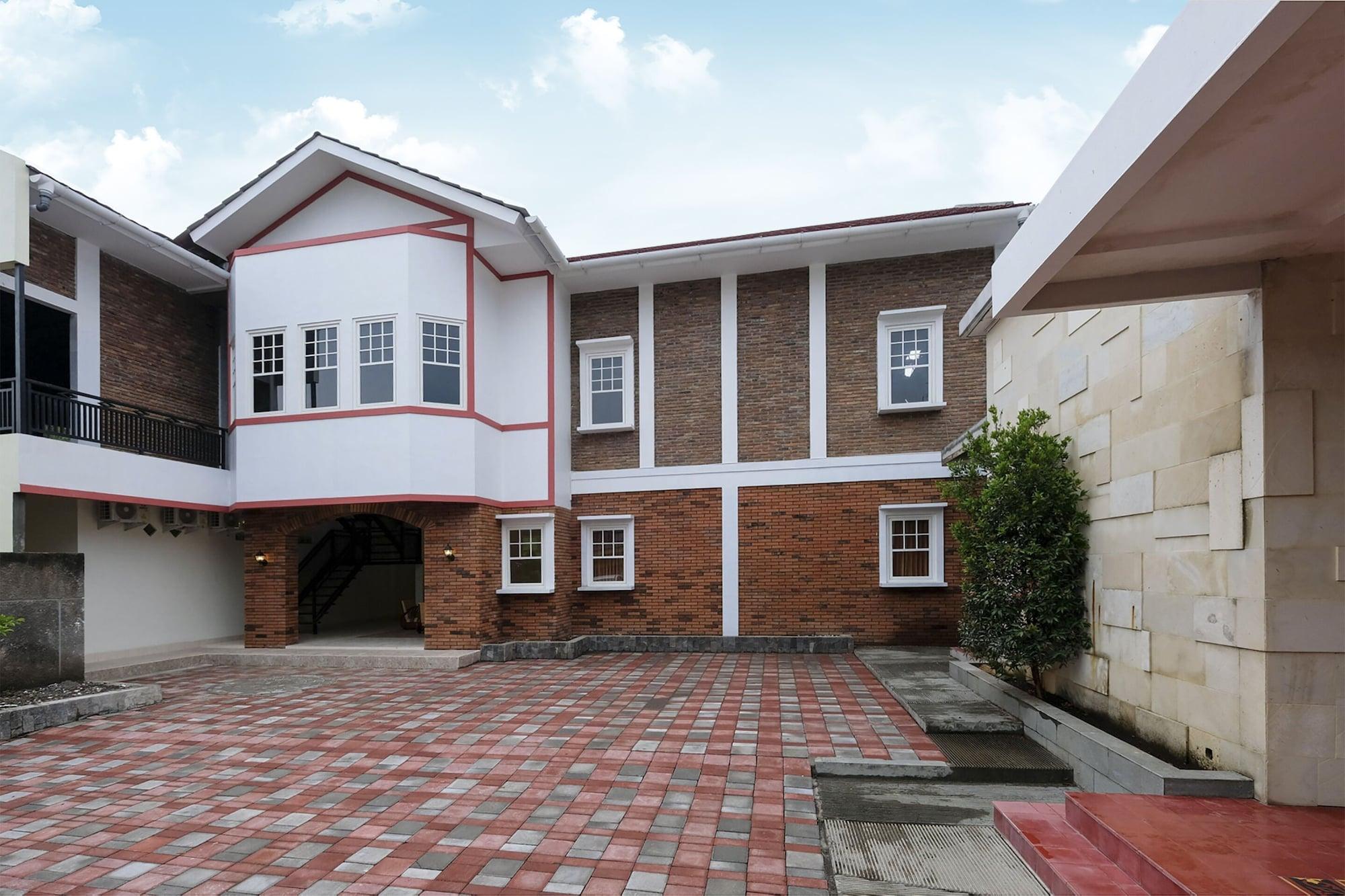 Varios Super OYO Collection O 2383 Andongkoe 64 Salatiga
