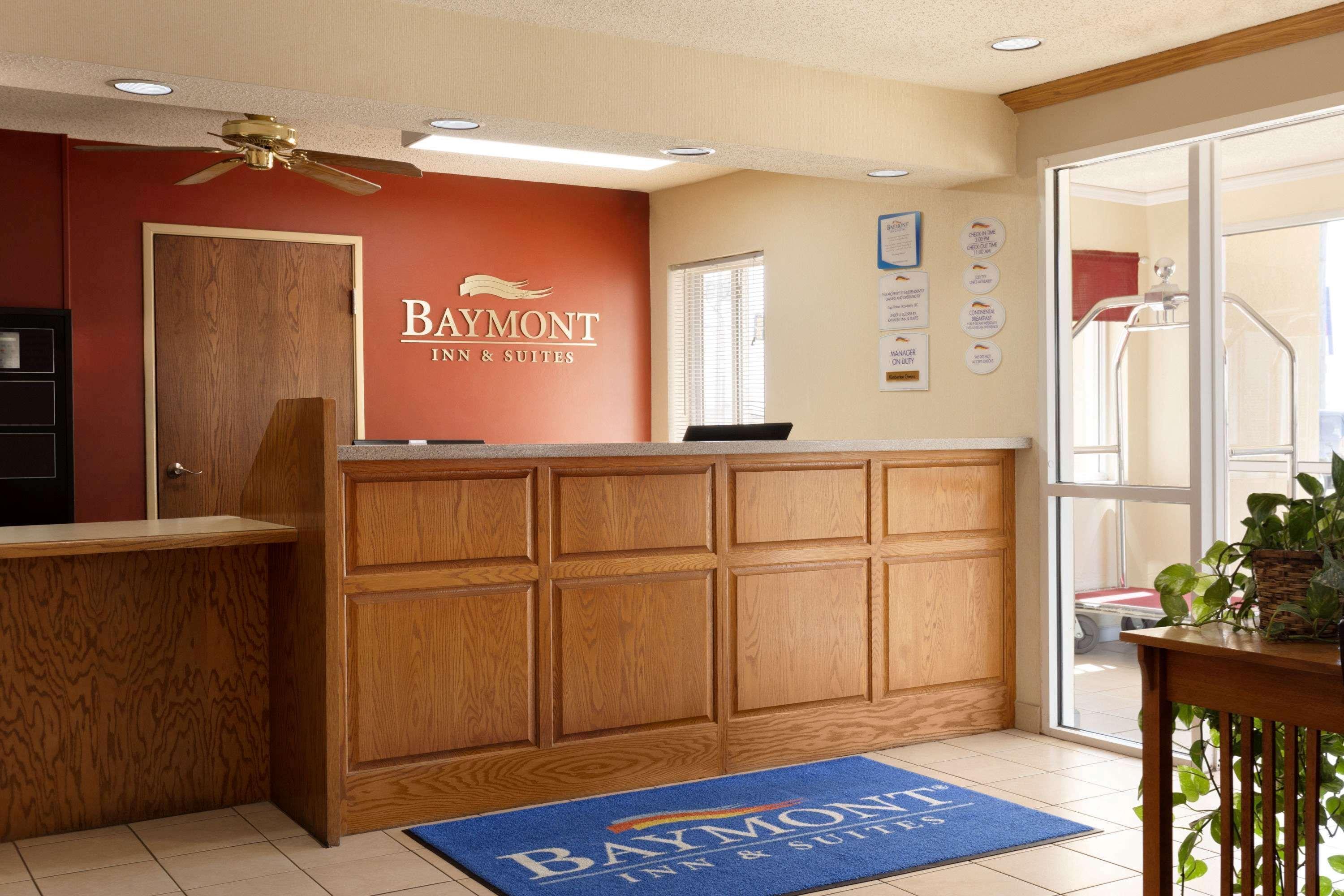 Vista Lobby Baymont by Wyndham Salina