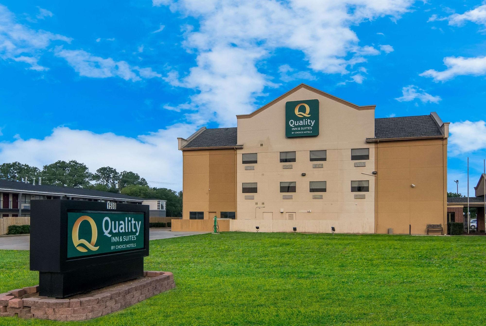 Vista Exterior Quality Inn & Suites