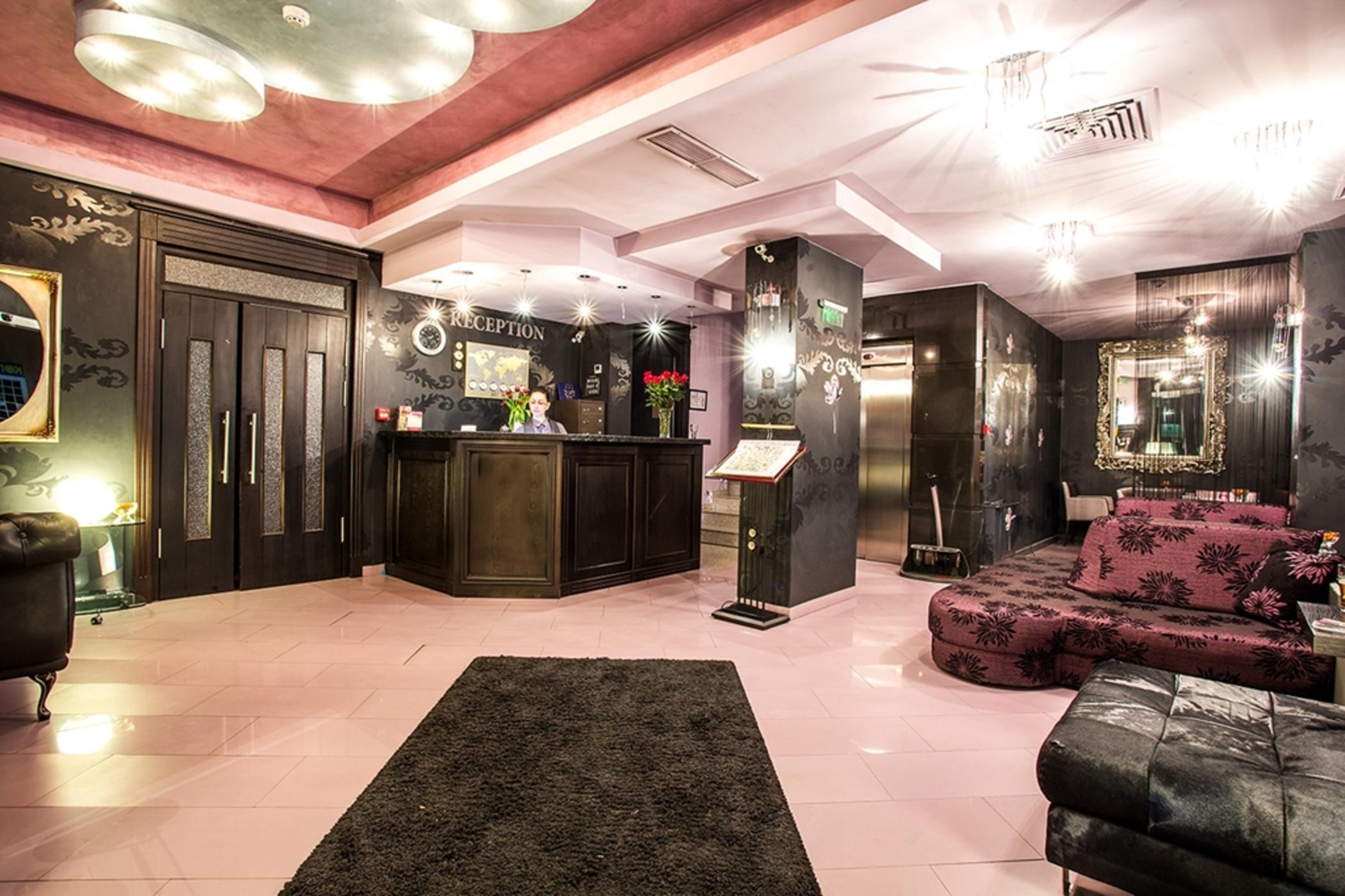 Vista Lobby Art Plaza Hotel