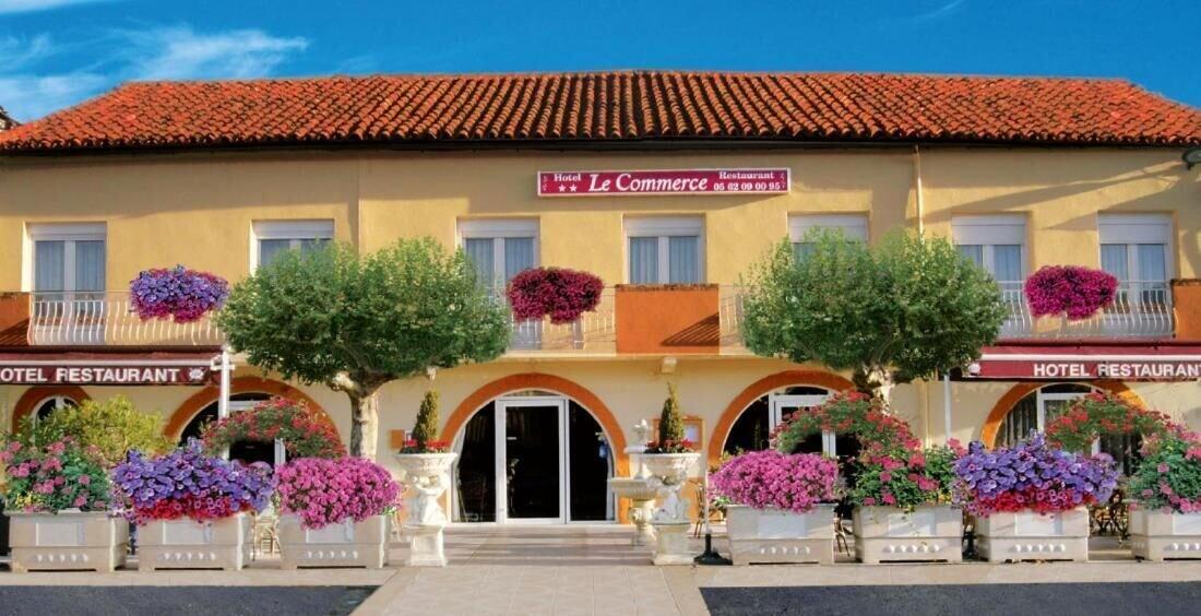 Vista Exterior Hôtel Restaurant Le Commerce