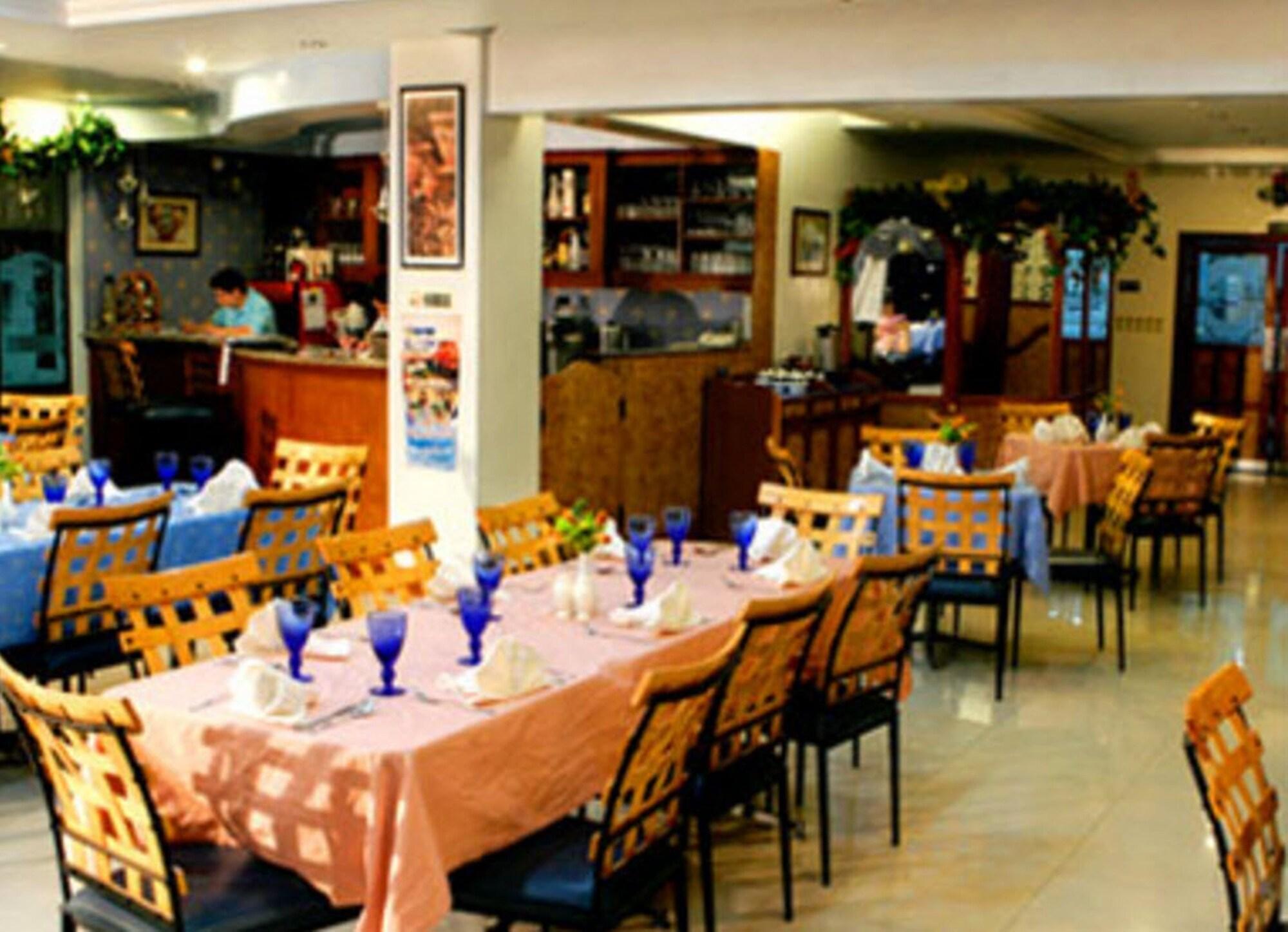 Restaurant Crown Royale Hotel