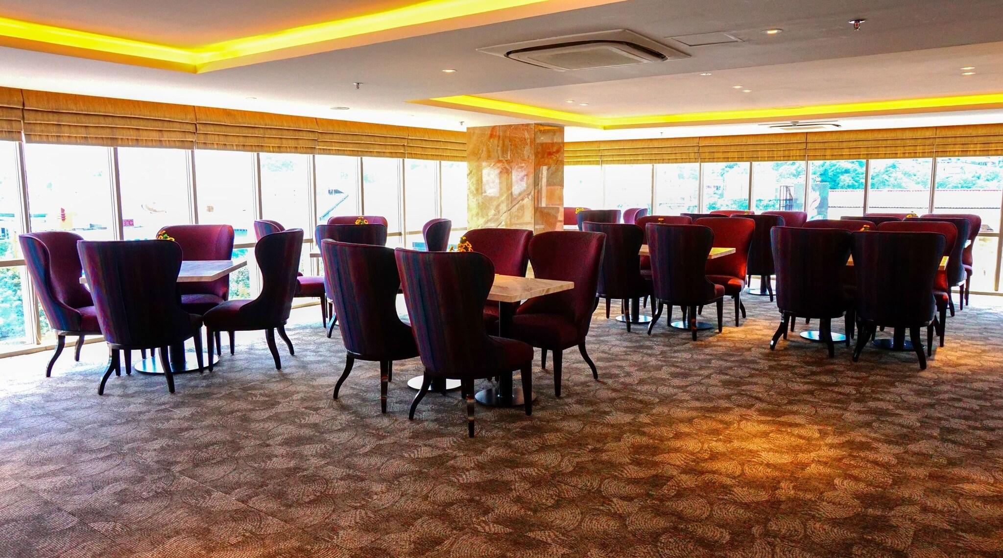 Restaurant Louis Kienne Hotel Pandanaran