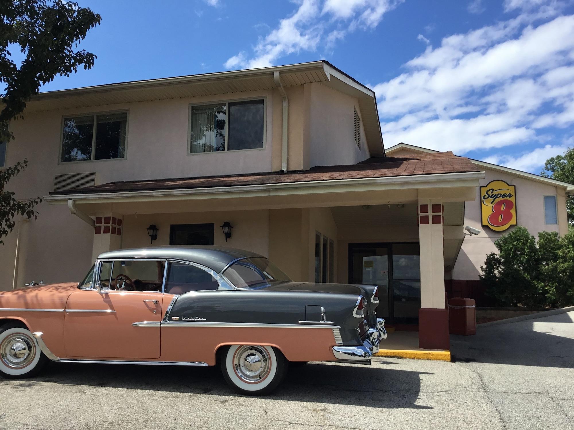 Vista Exterior Super 8 by Wyndham Newburgh/West Point Near Stewart Airport