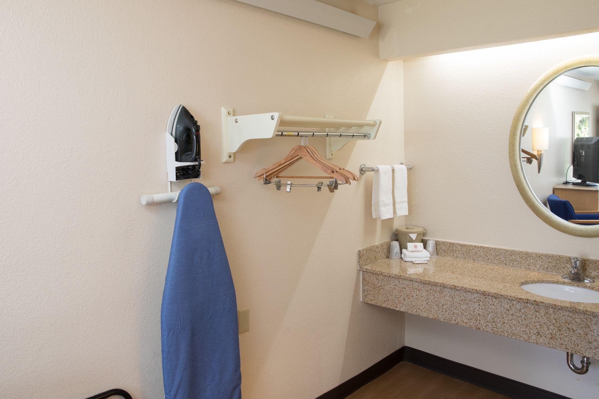 Set de Habitación Red Roof Inn Cincinnati Northeast - Blue Ash