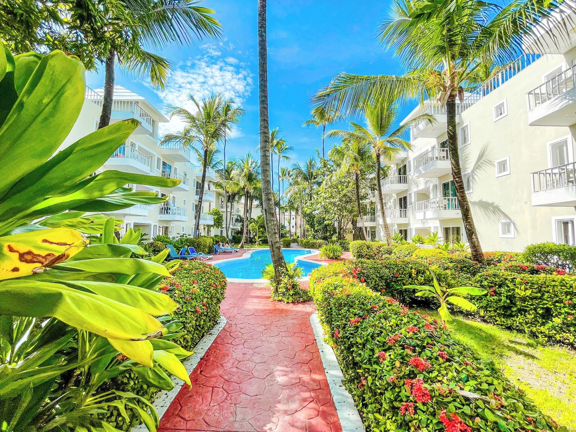 Vista Piscina DELUXE STUDIOS HOTEL POOL AND BEACH