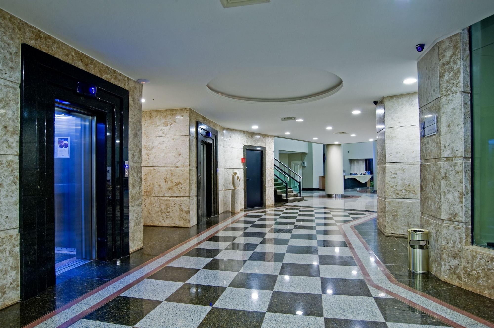 Vista Lobby Wyndham Golden Foz Suites