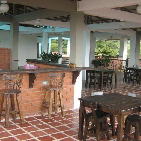 Bar/Salón Calima Plaza