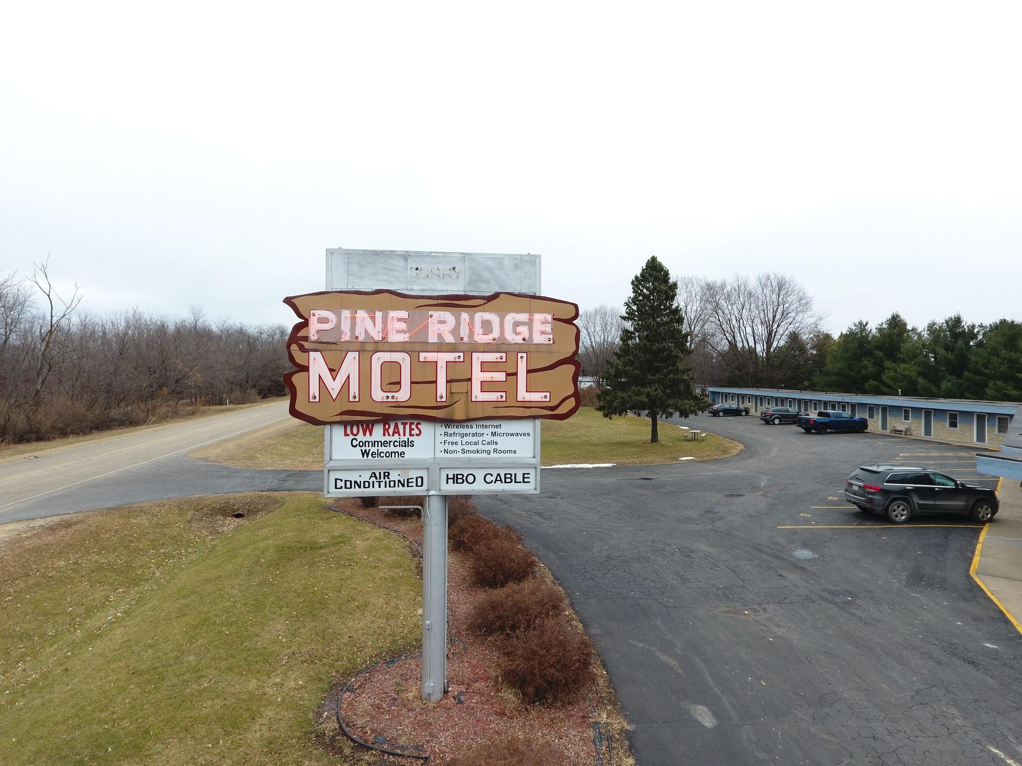 Varios Pine Ridge Motel