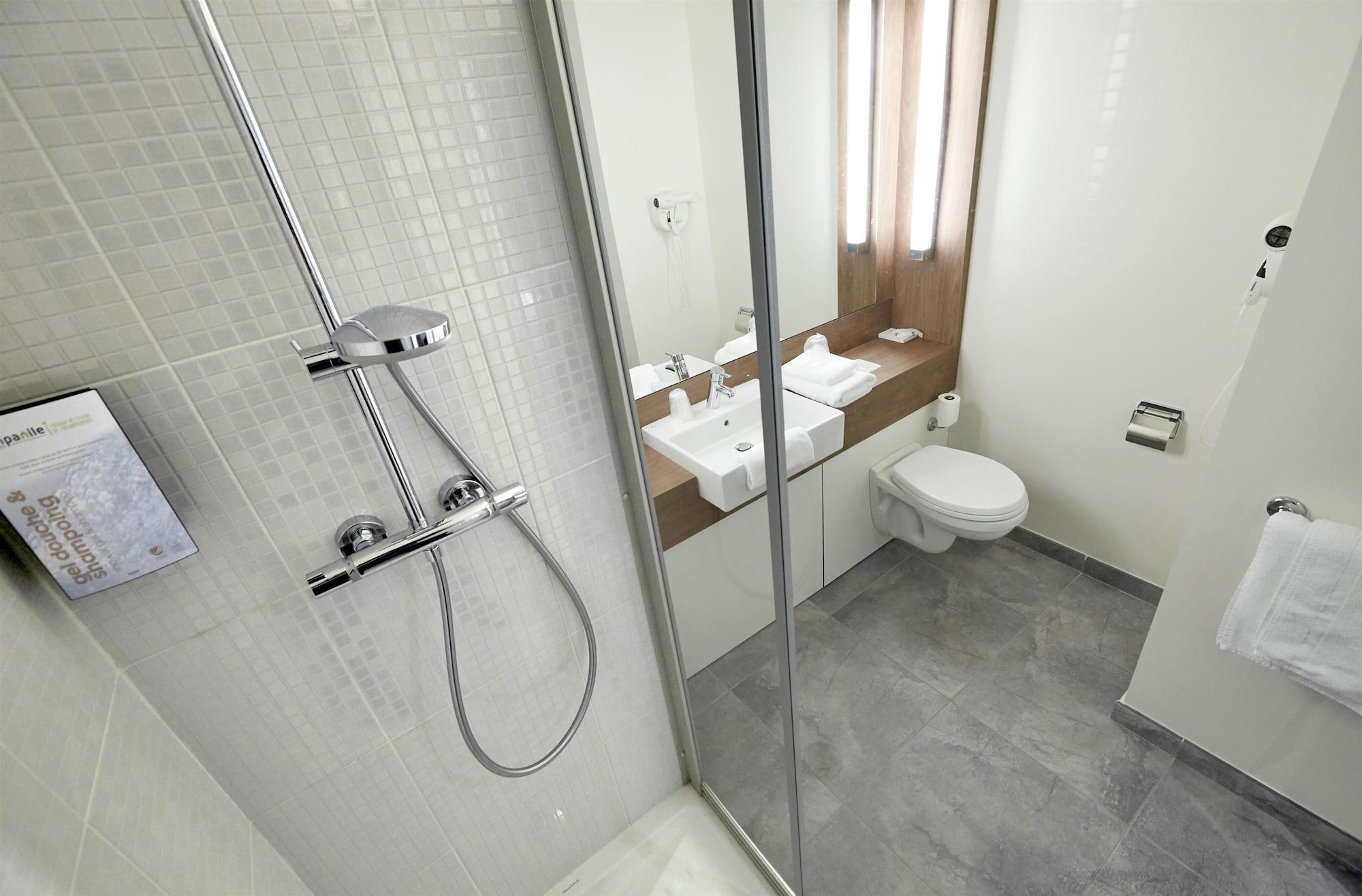 Equipamiento de Habitación Campanile Annemasse Gare - Genève