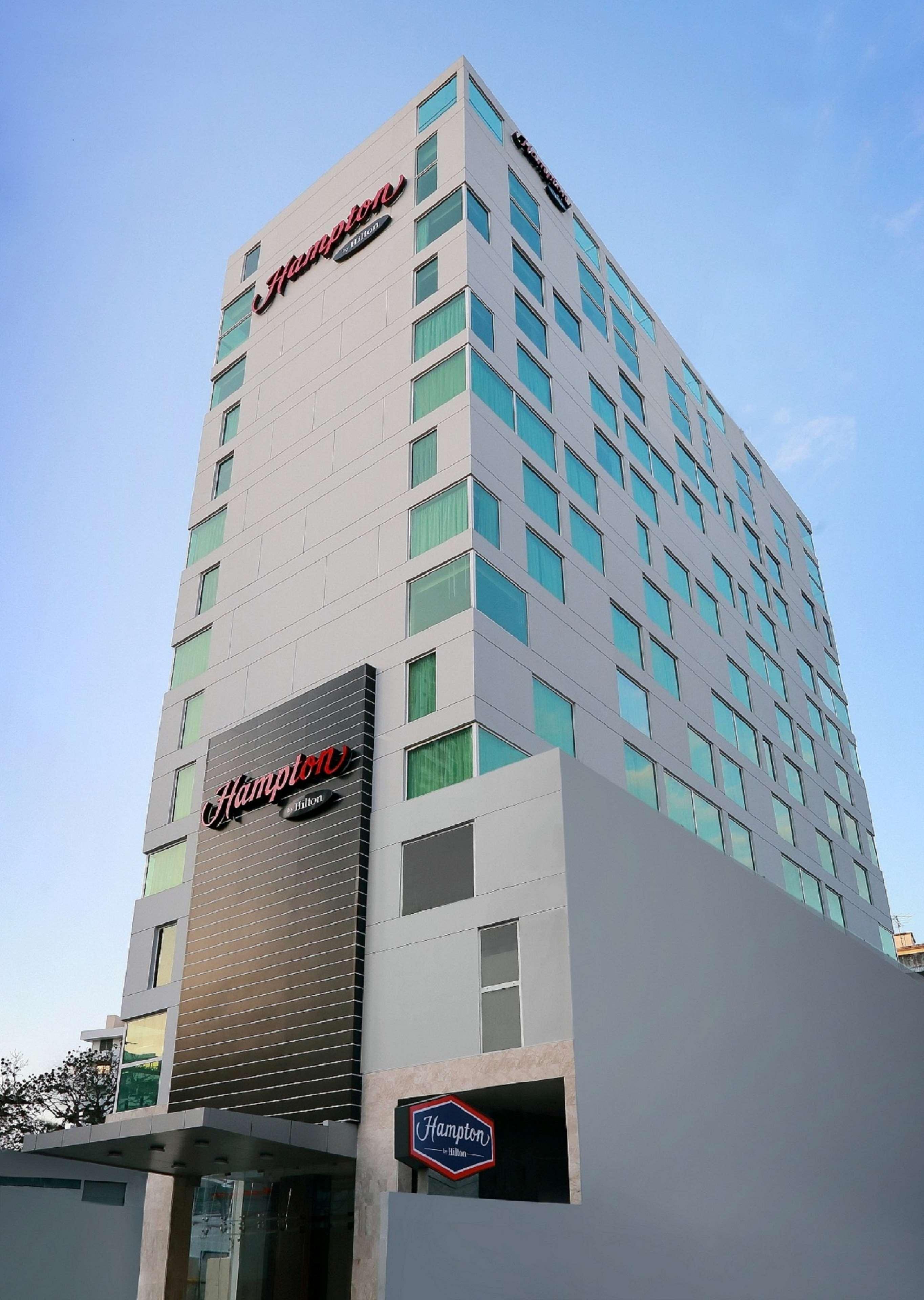 Vista Exterior Hampton by Hilton Panama