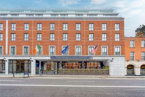 Pacote - The Trinity City Hotel