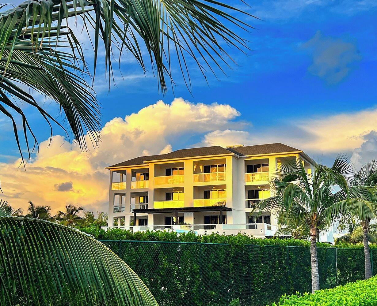 Varios The Tides Grace Bay