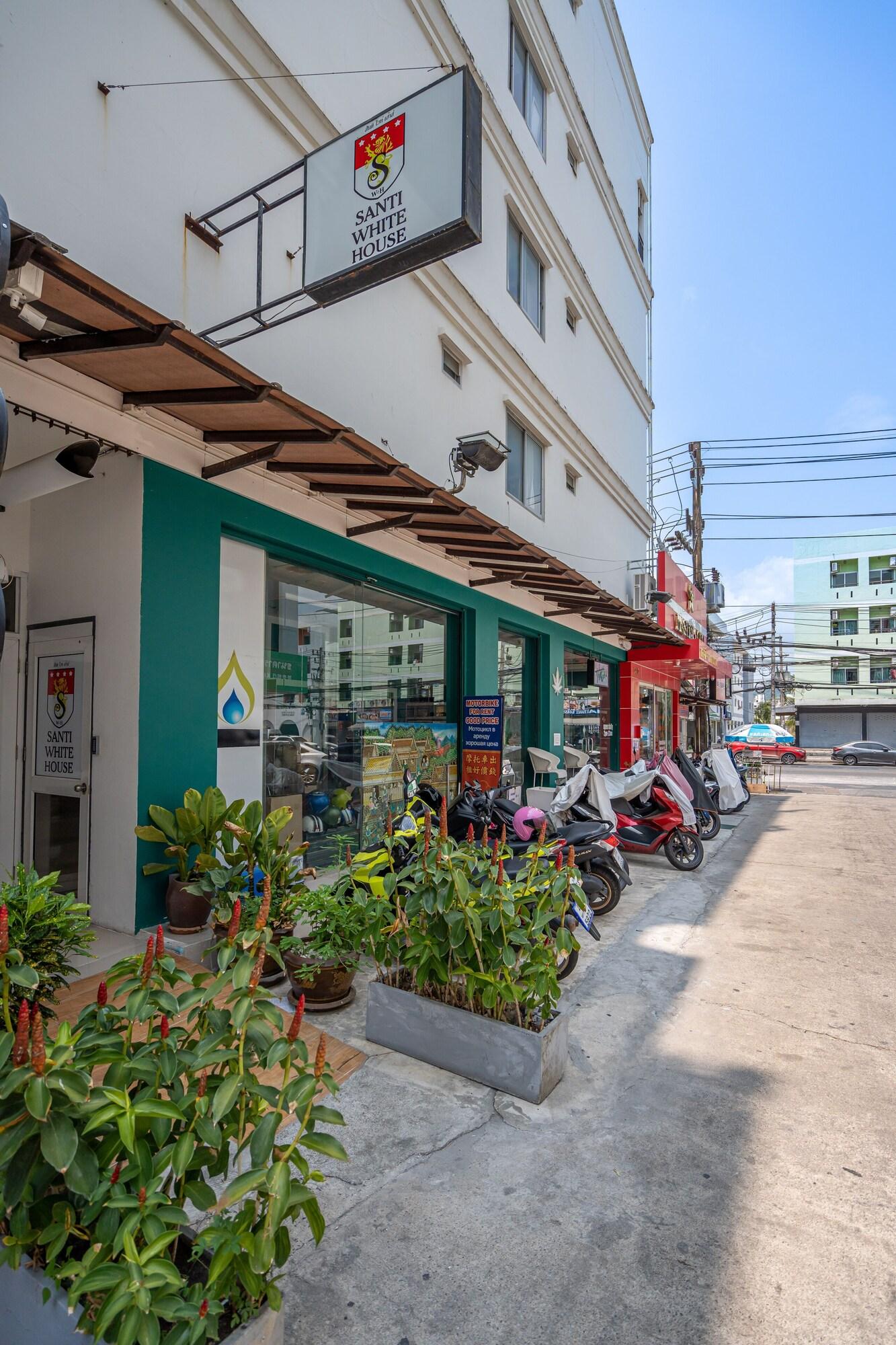 Varios Santi White House Patong Hotel