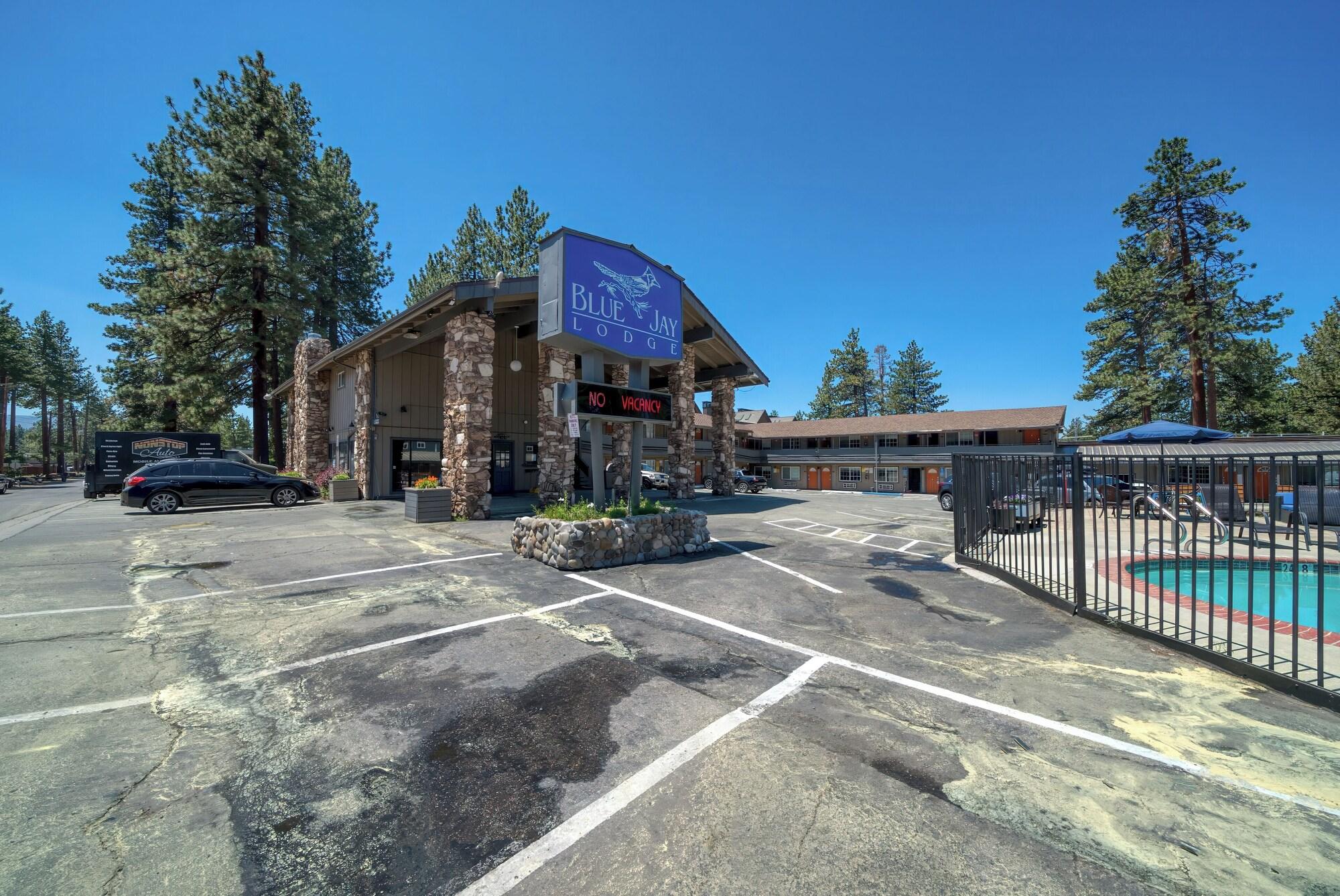 Varios Blue Jay Lodge