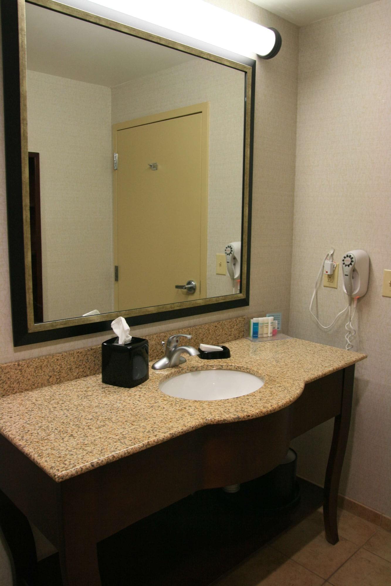 Equipamiento de Habitación Hampton Inn & Suites West Point