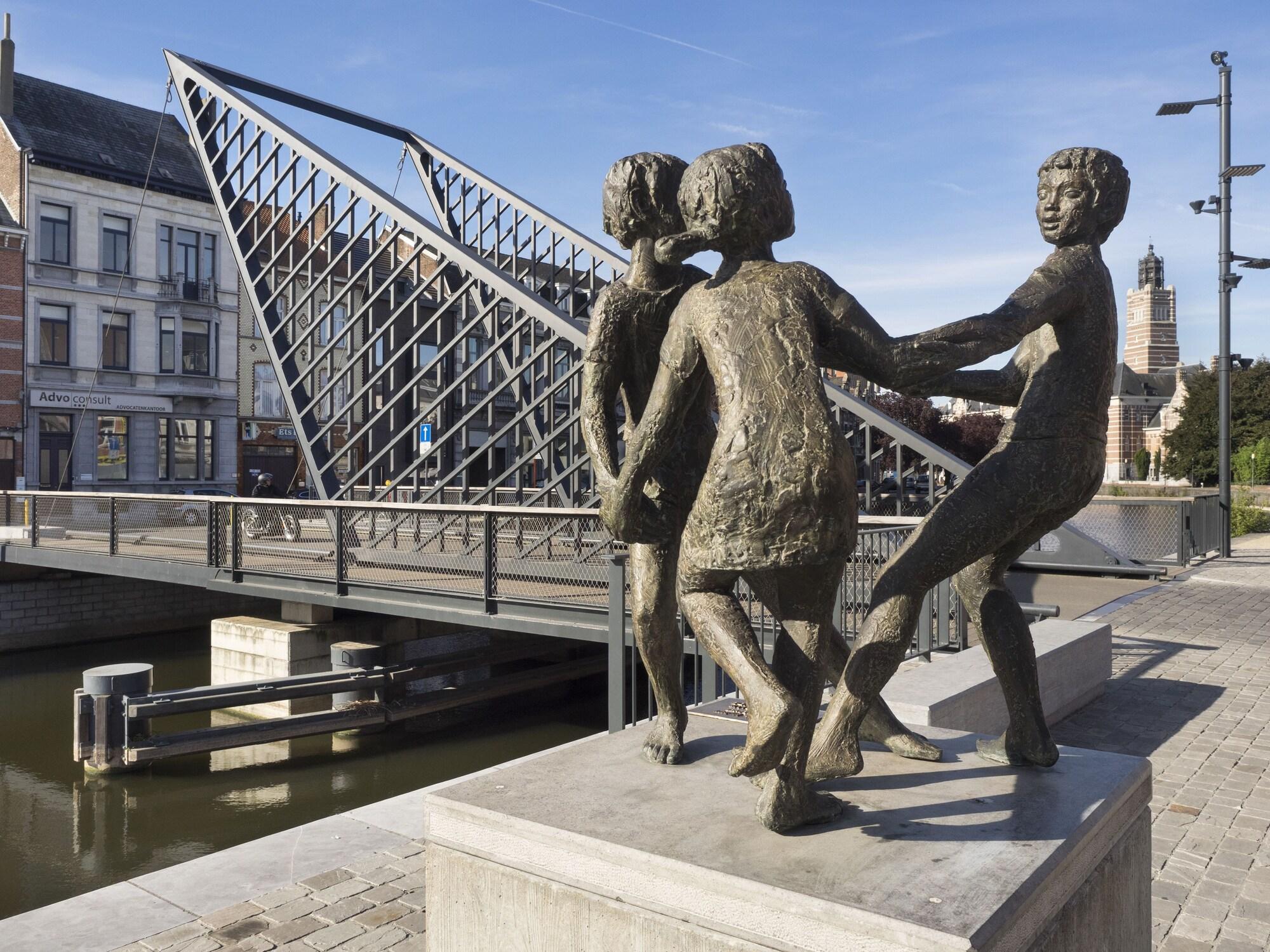 Vista Exterior Tower Hotel