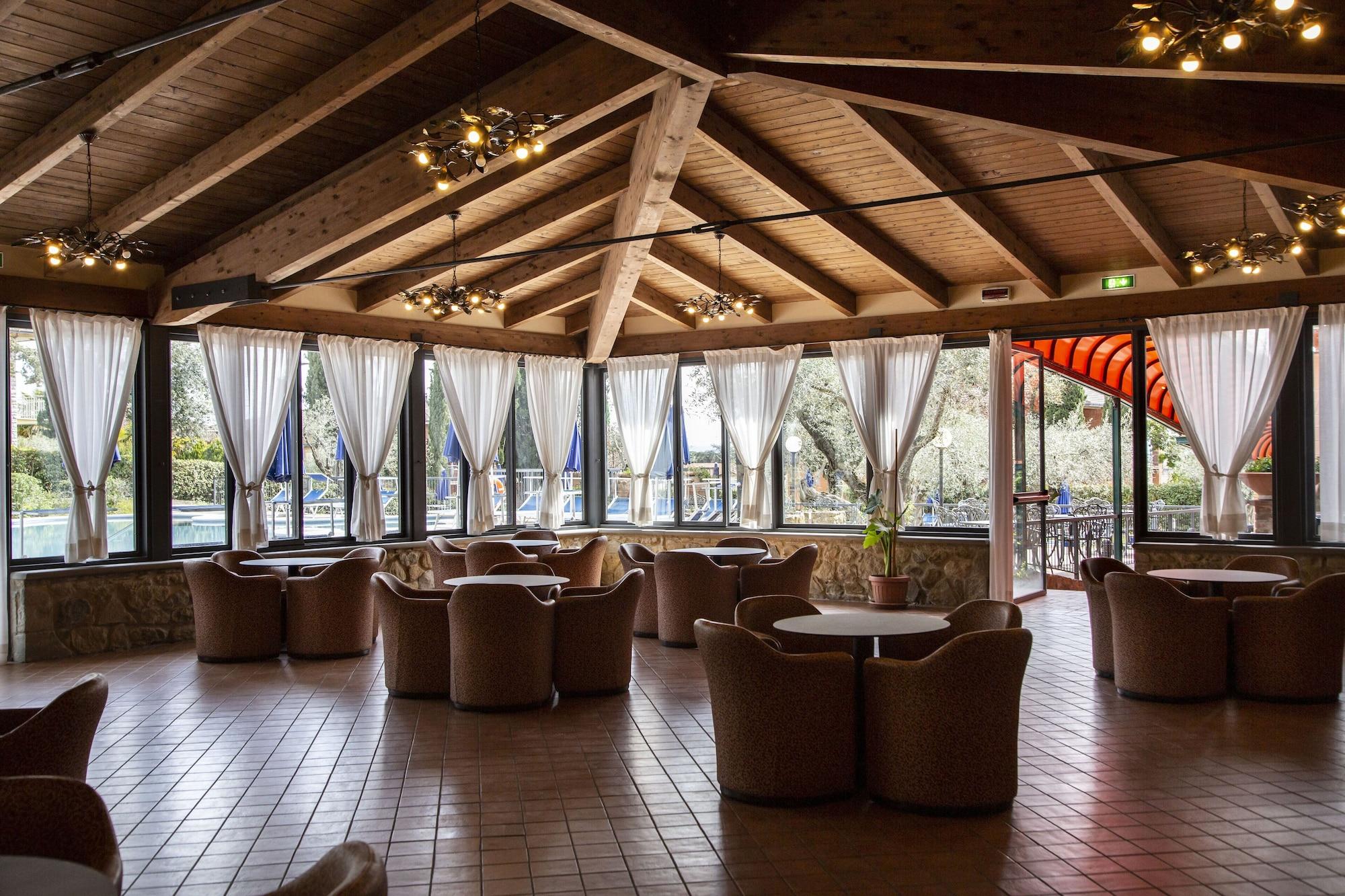 Bar/Salón Hotel Villa Paradiso