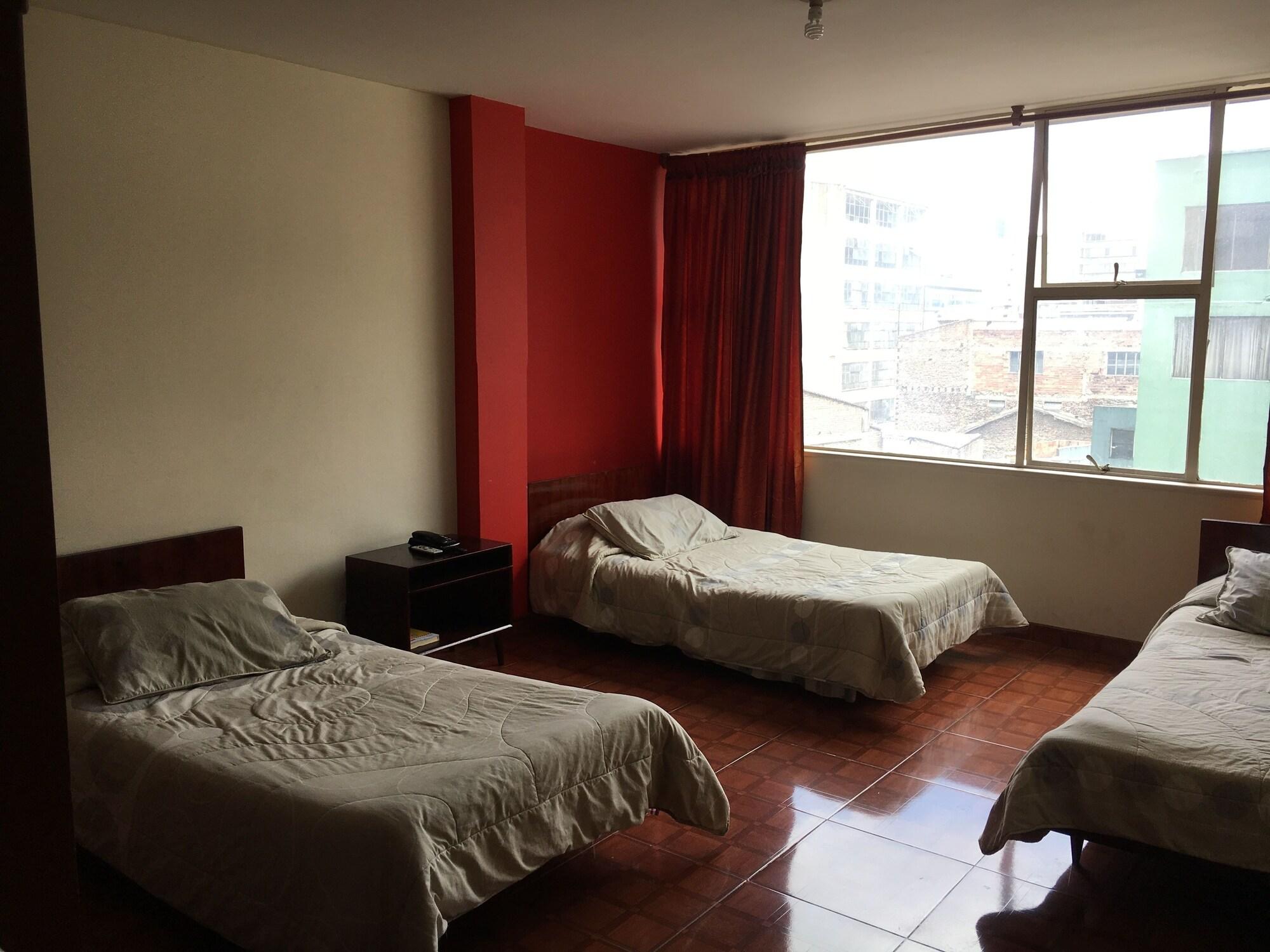 Varios Hotel Manila Plaza
