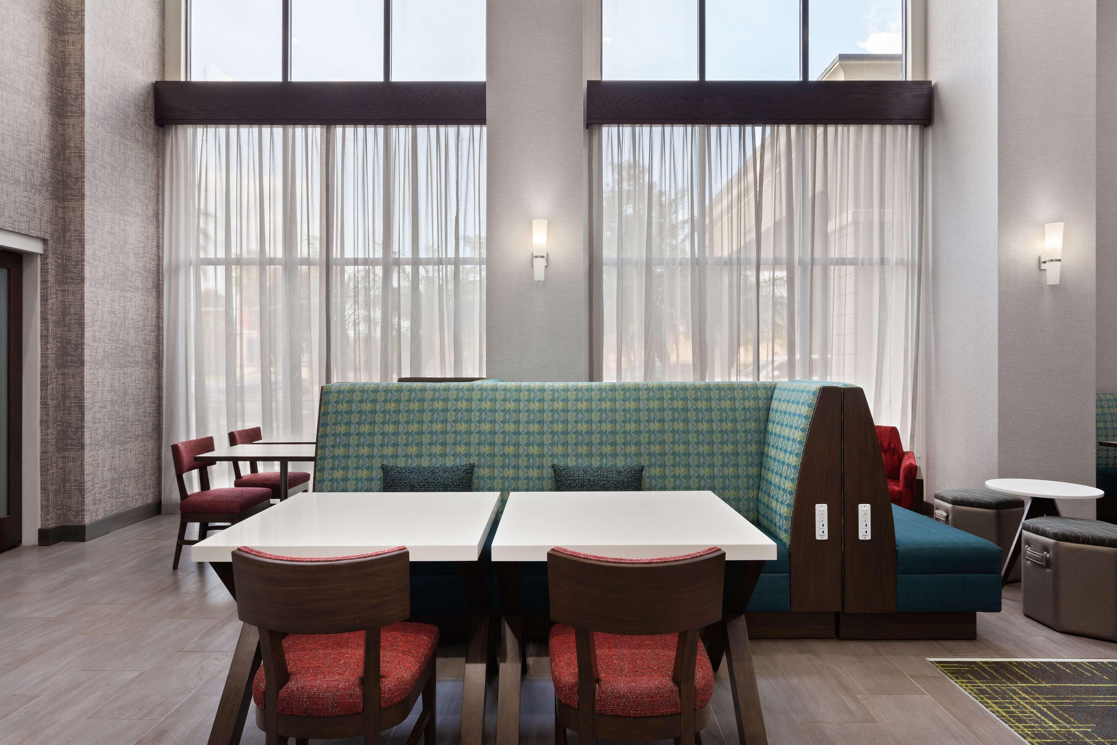 Restaurant Hampton Inn & Suites Orlando Intl Dr N