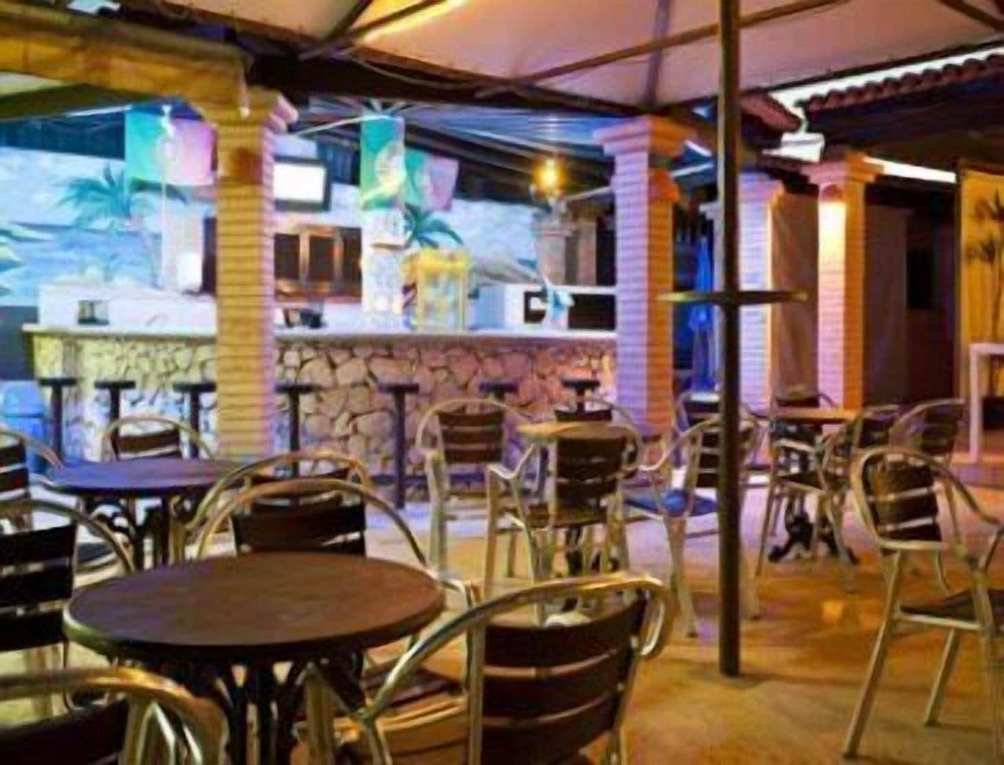 Bar/Salón Colina Village