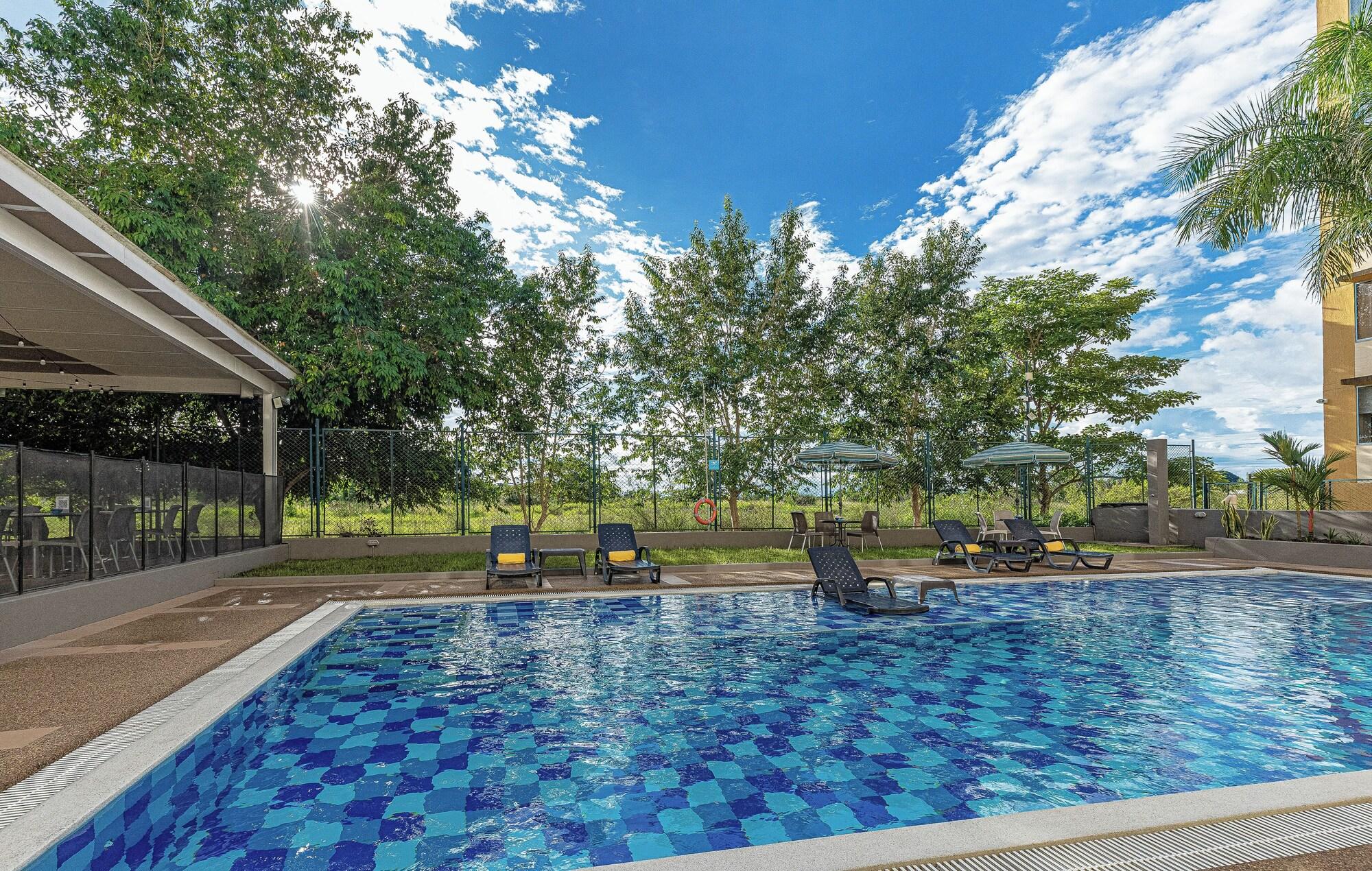 Vista Piscina Best Western Puerto Gaitan Hotel