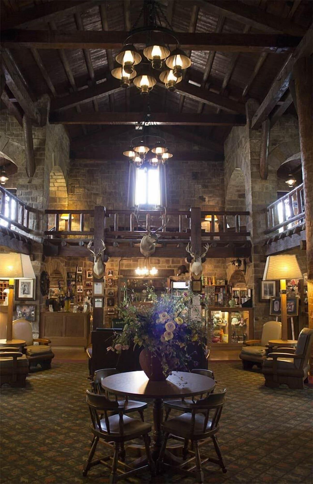 Vista Lobby Giant City Lodge