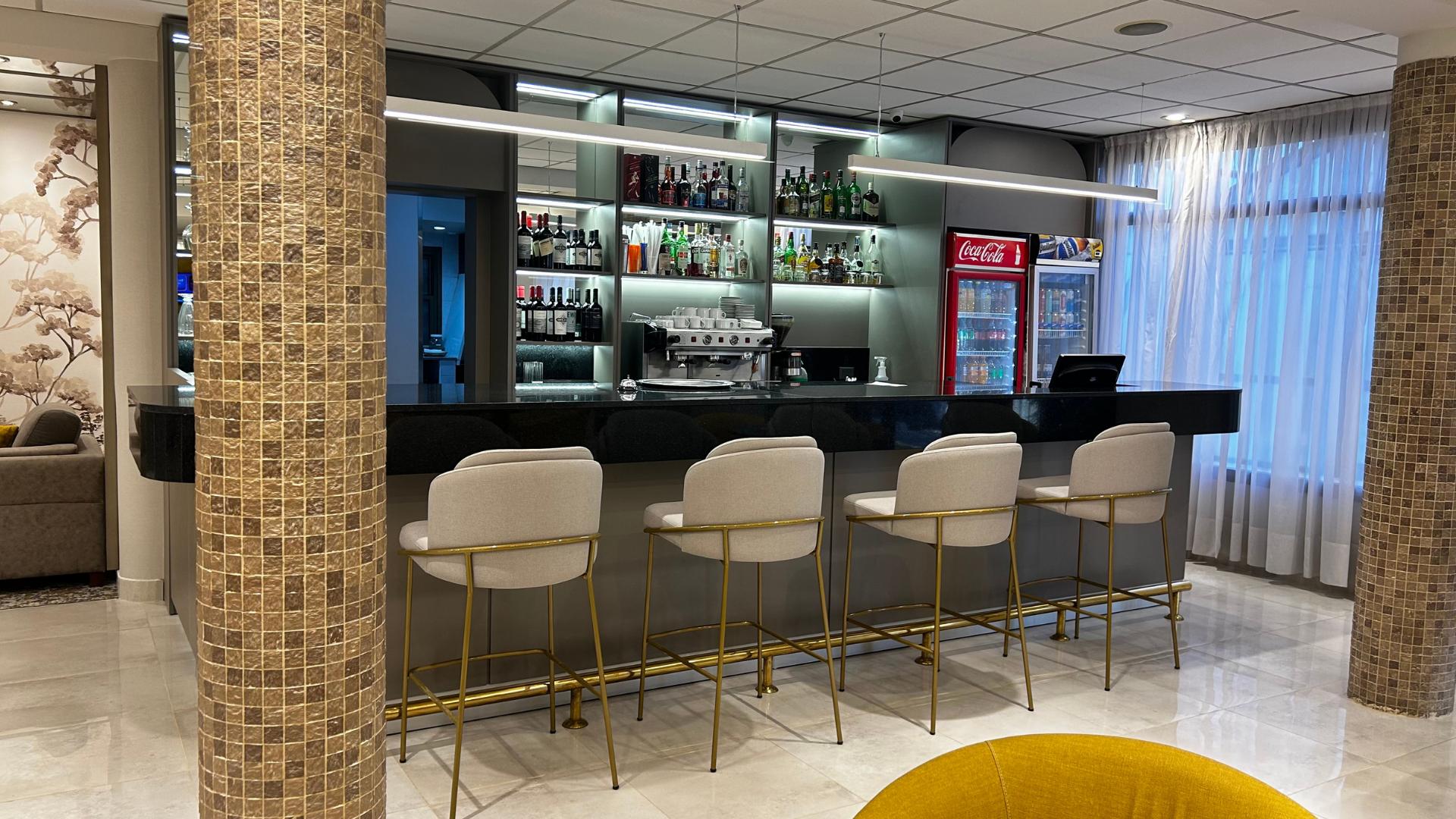 Bar/Salón Hotel Land Express Neuquén