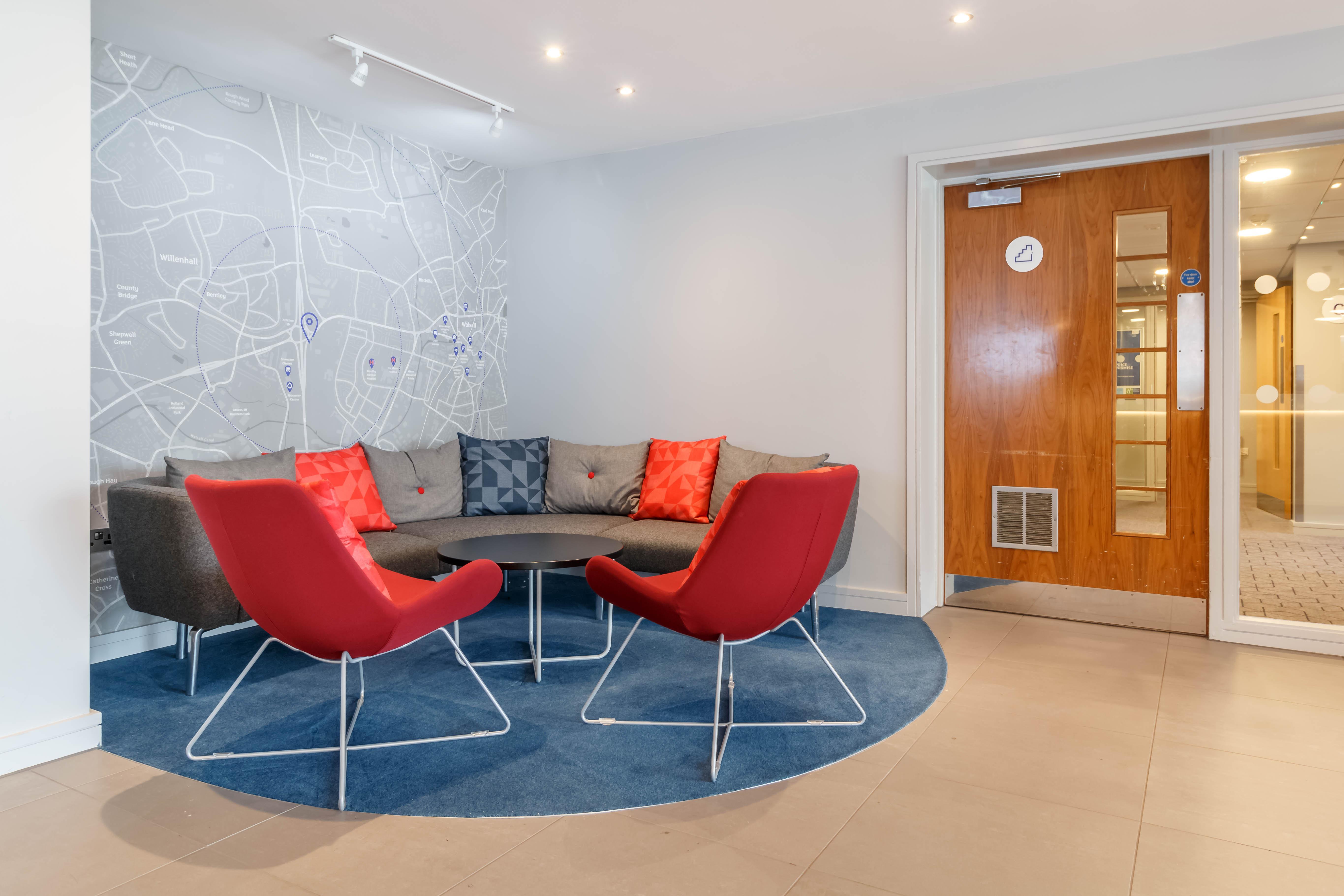 Vista Lobby Holiday Inn Express Walsall M6J10 by IHG