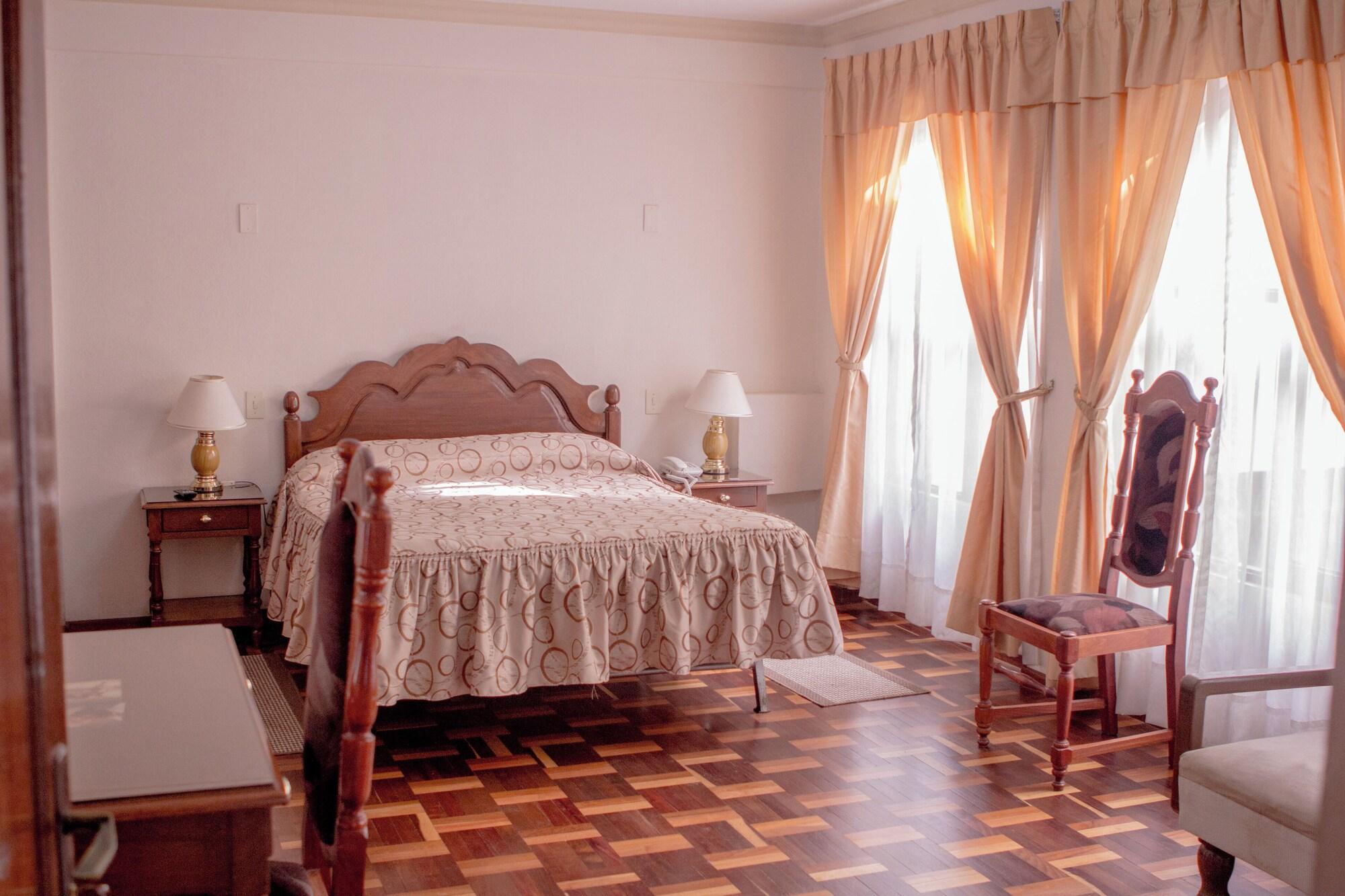 Varios Hostal España