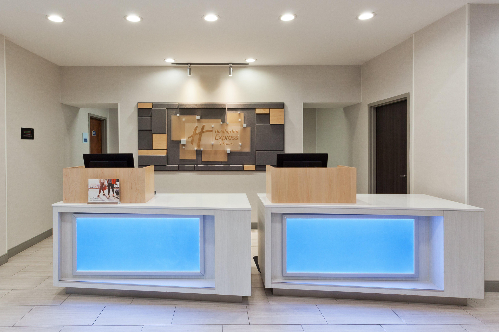 Vista Lobby Holiday Inn Express Hotel & Suites Montgomery E - Eastchase by IHG
