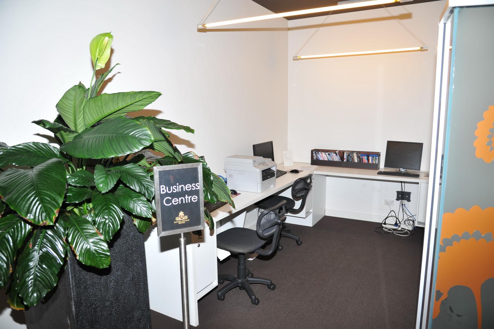 Vista Lobby Royal Pacific Hotel